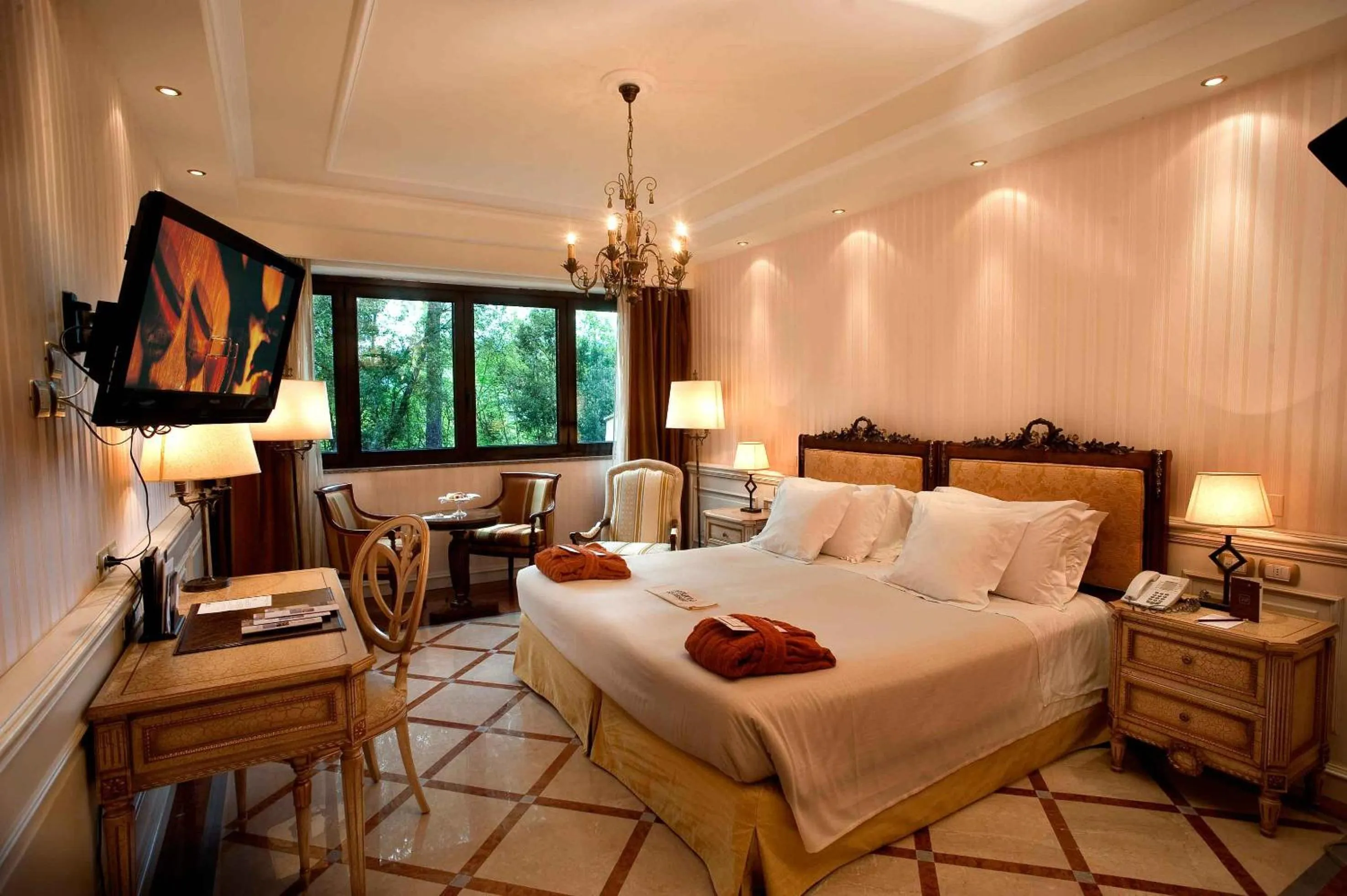 Bed in Mercure Petriolo Siena Terme Spa Hotel