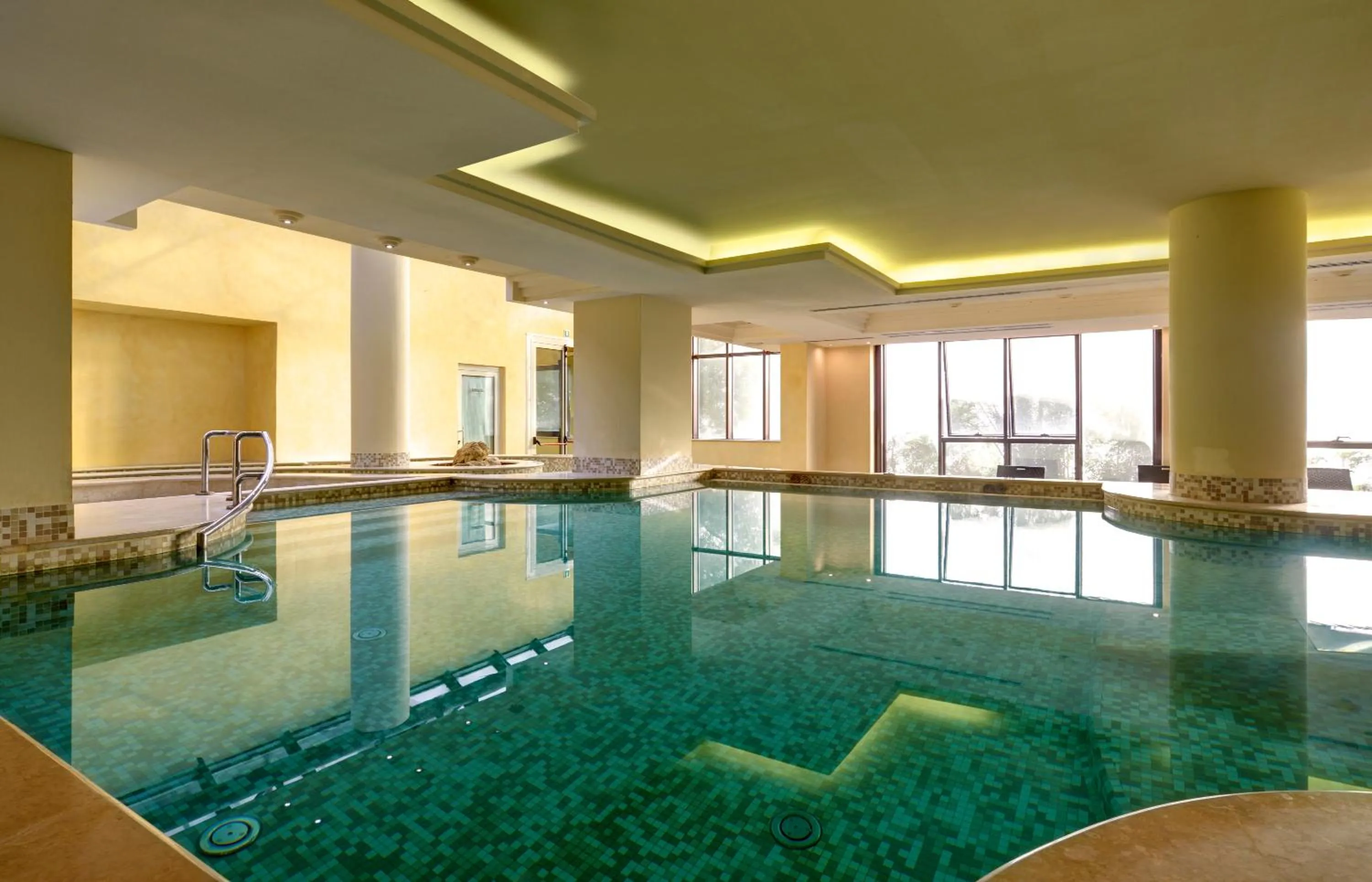 Swimming pool in Mercure Petriolo Siena Terme Spa Hotel