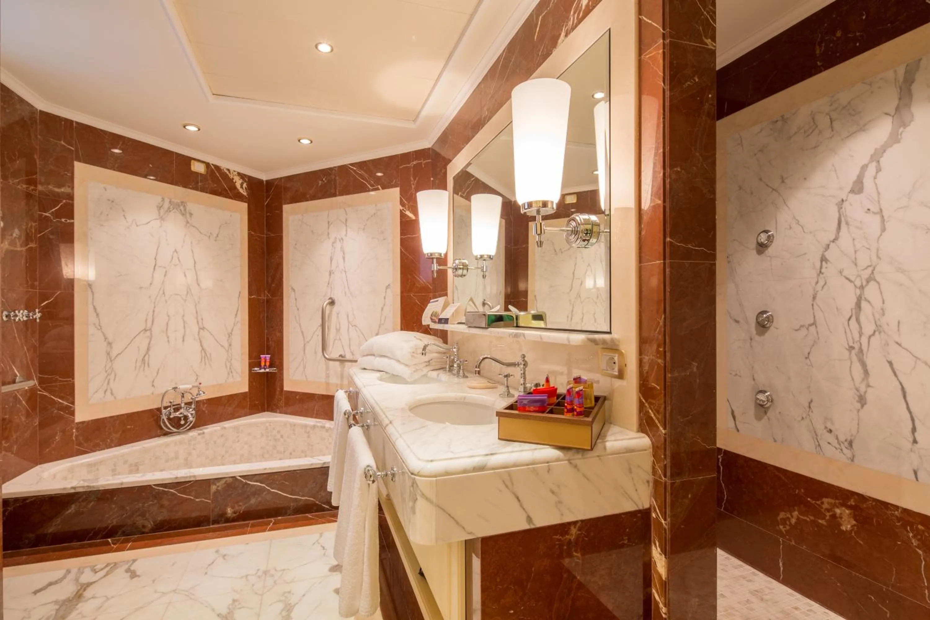 Bathroom, Bed in Mercure Petriolo Siena Terme Spa Hotel