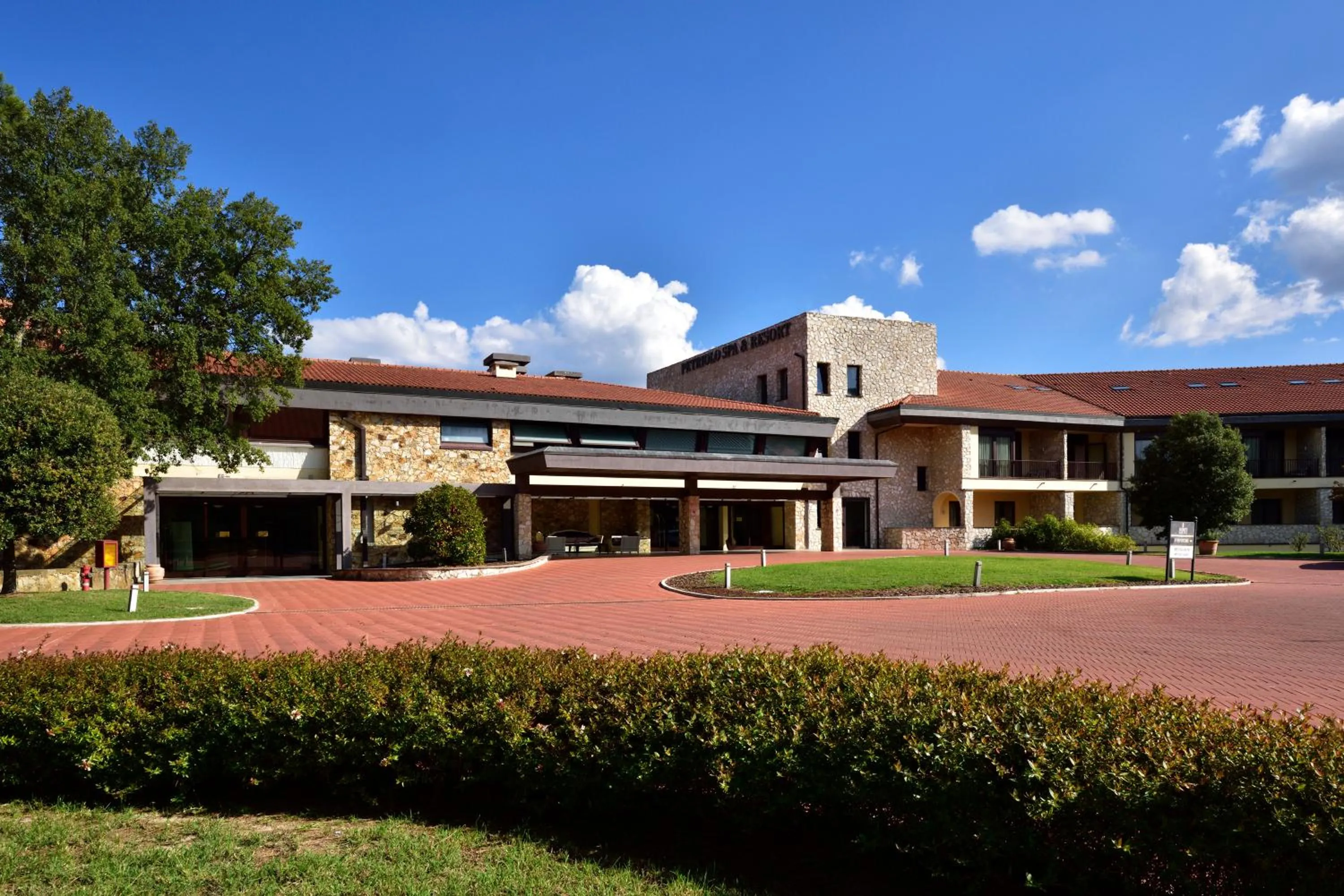 Facade/entrance in Mercure Petriolo Siena Terme Spa Hotel
