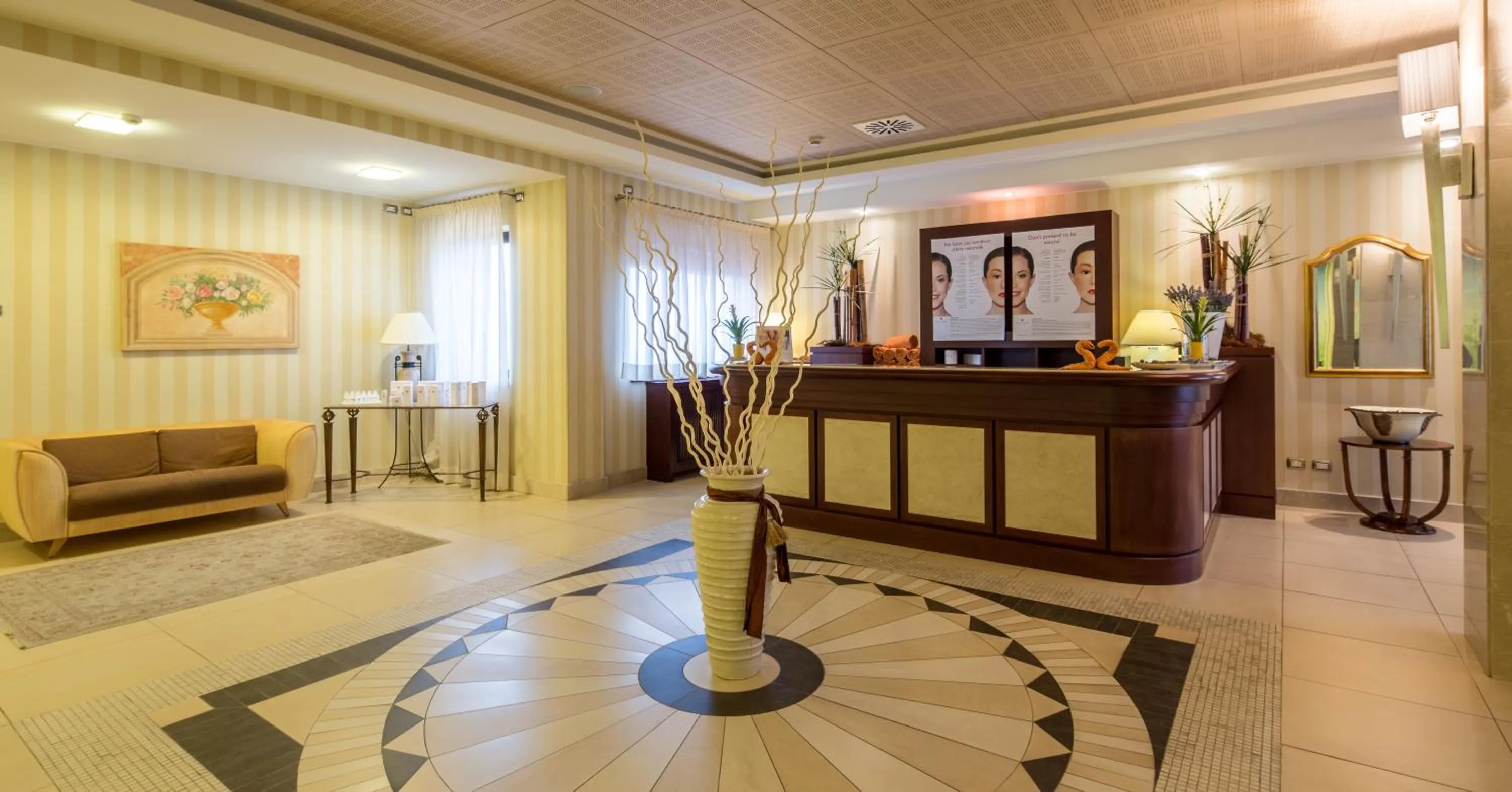 Lobby or reception in Mercure Petriolo Siena Terme Spa Hotel