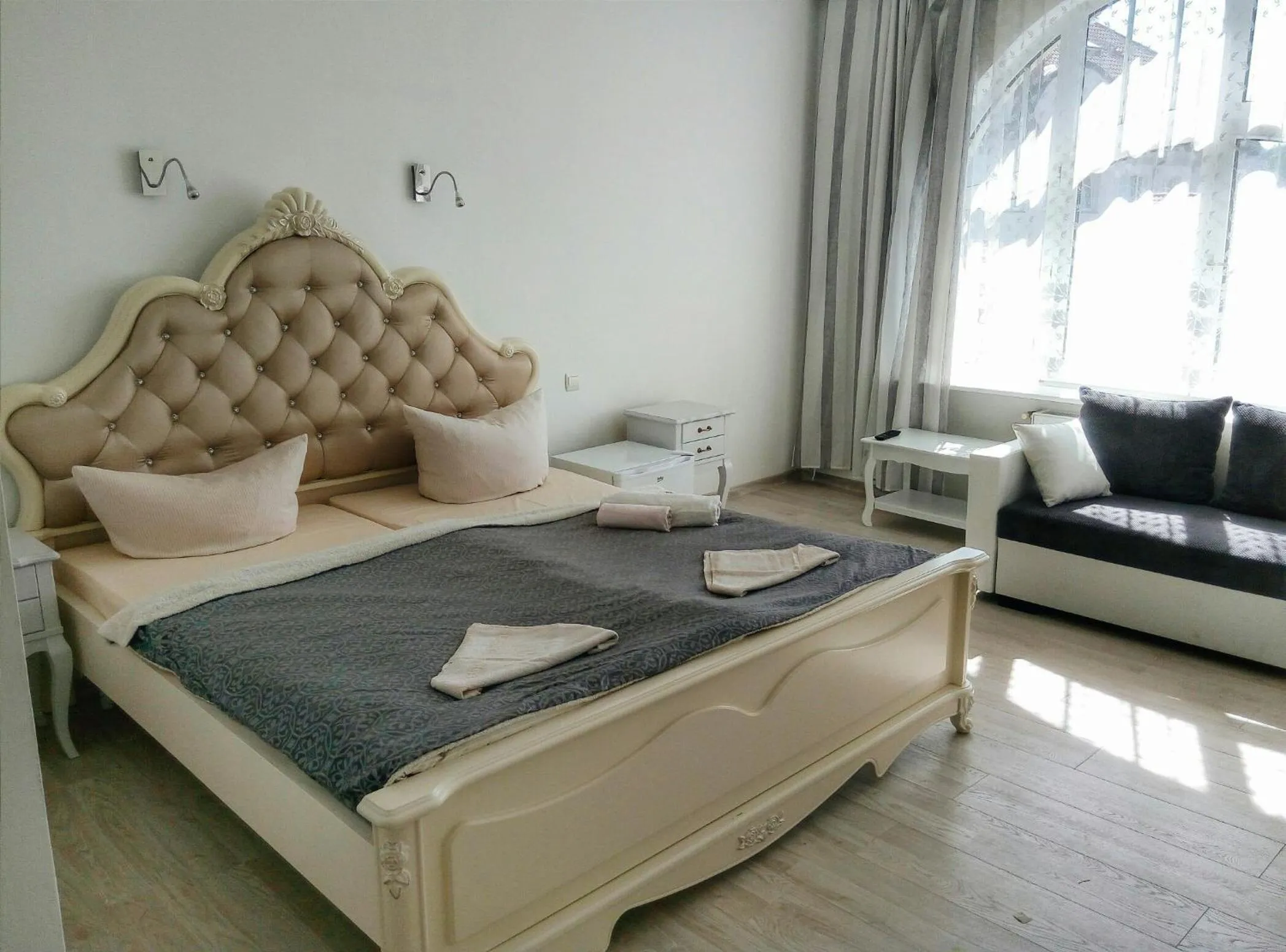 Living room, Bed in Villa Amadea