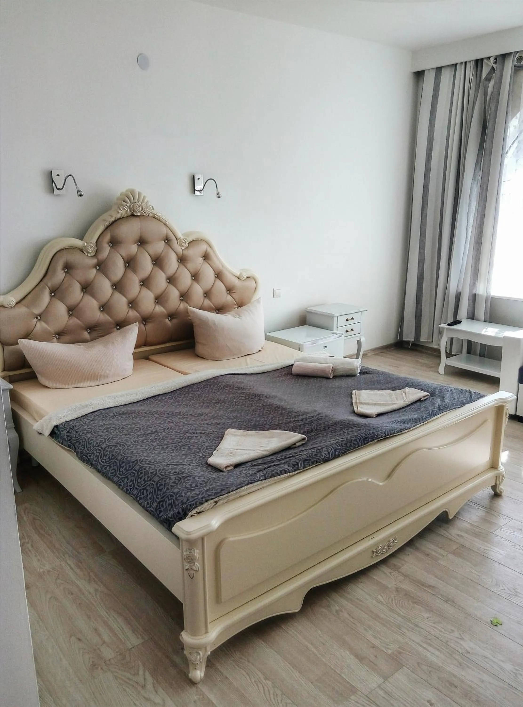 Decorative detail, Bed in Villa Amadea