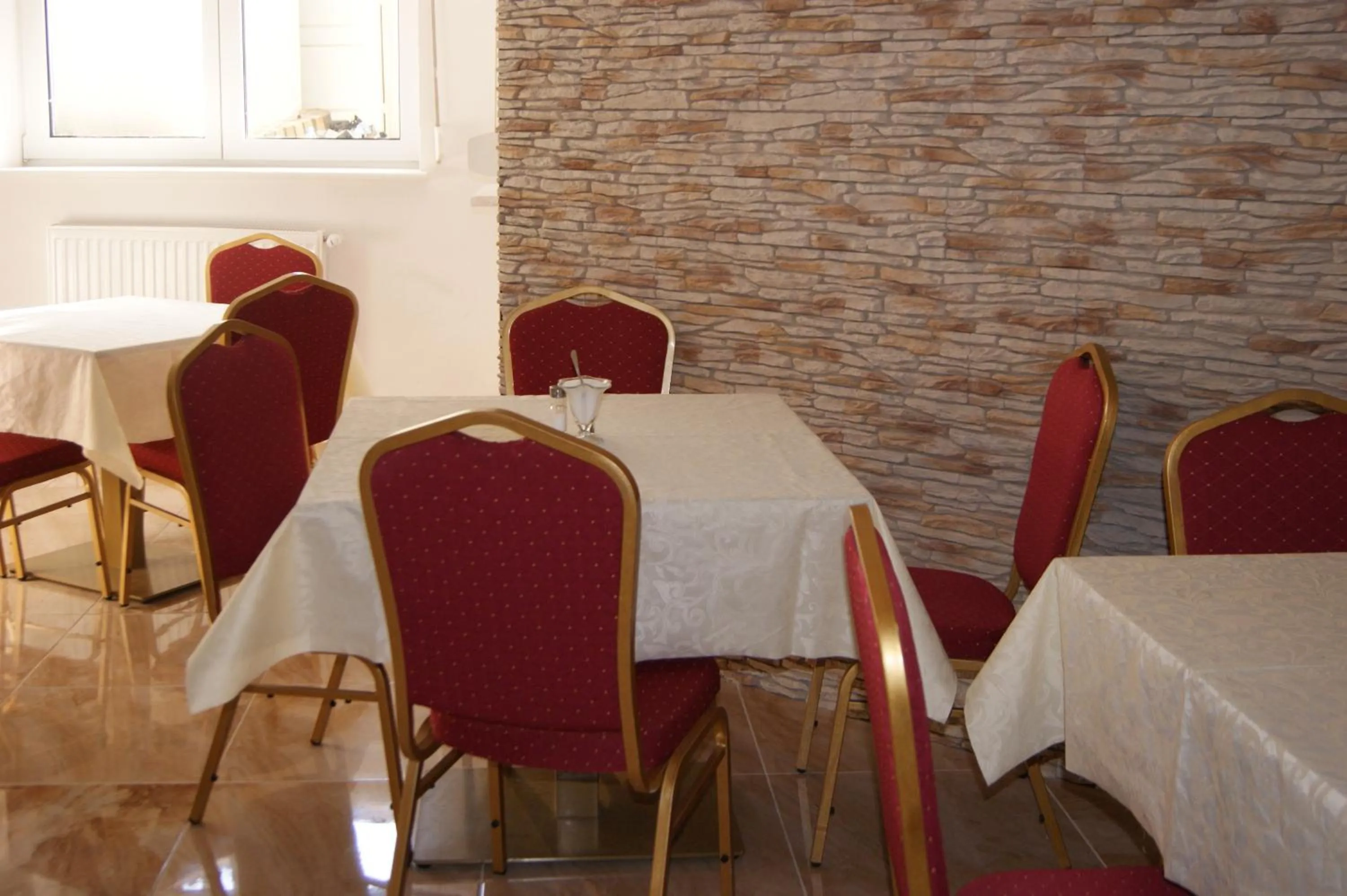 Restaurant/places to eat in Villa Amadea