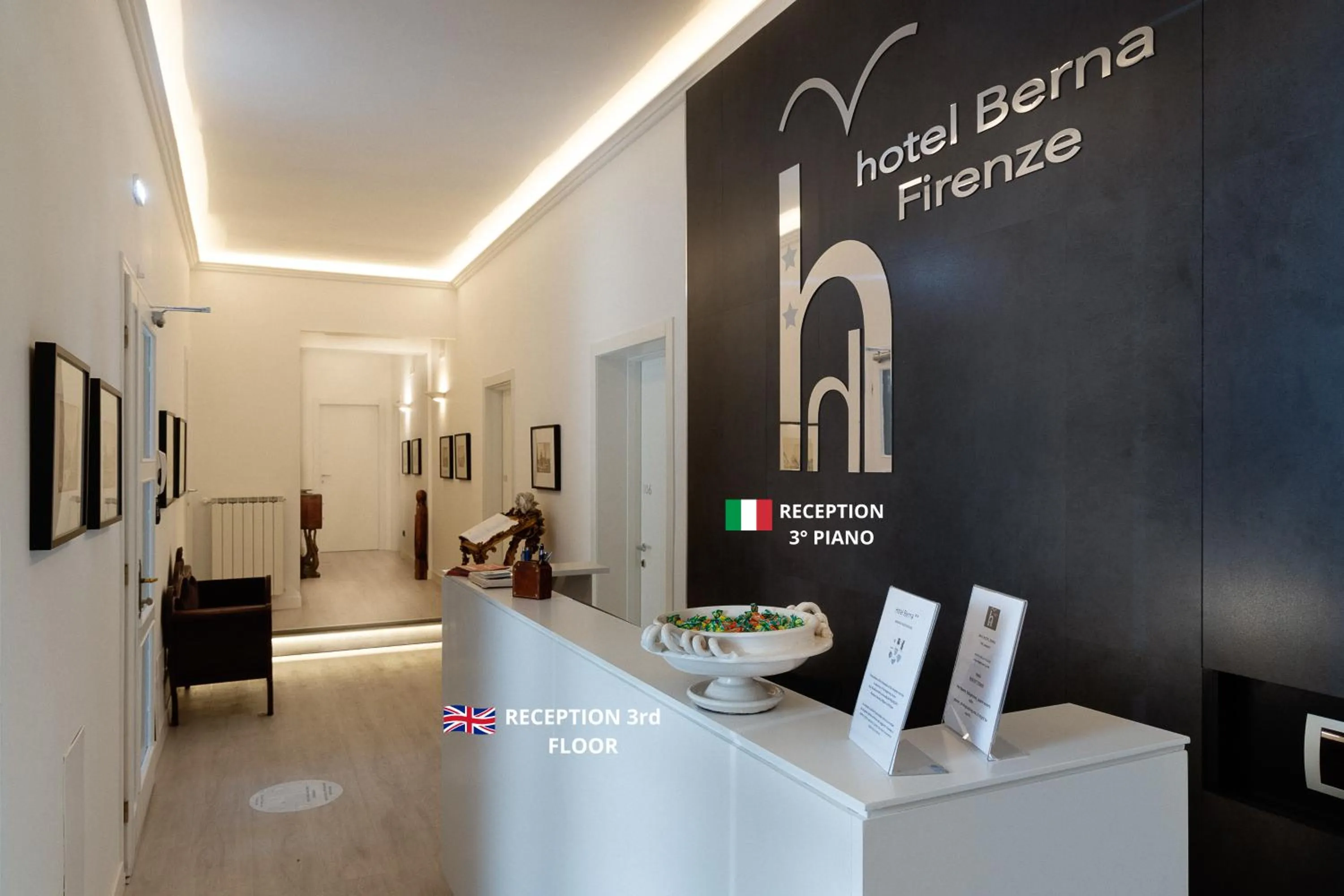 Lobby or reception in Hotel Berna