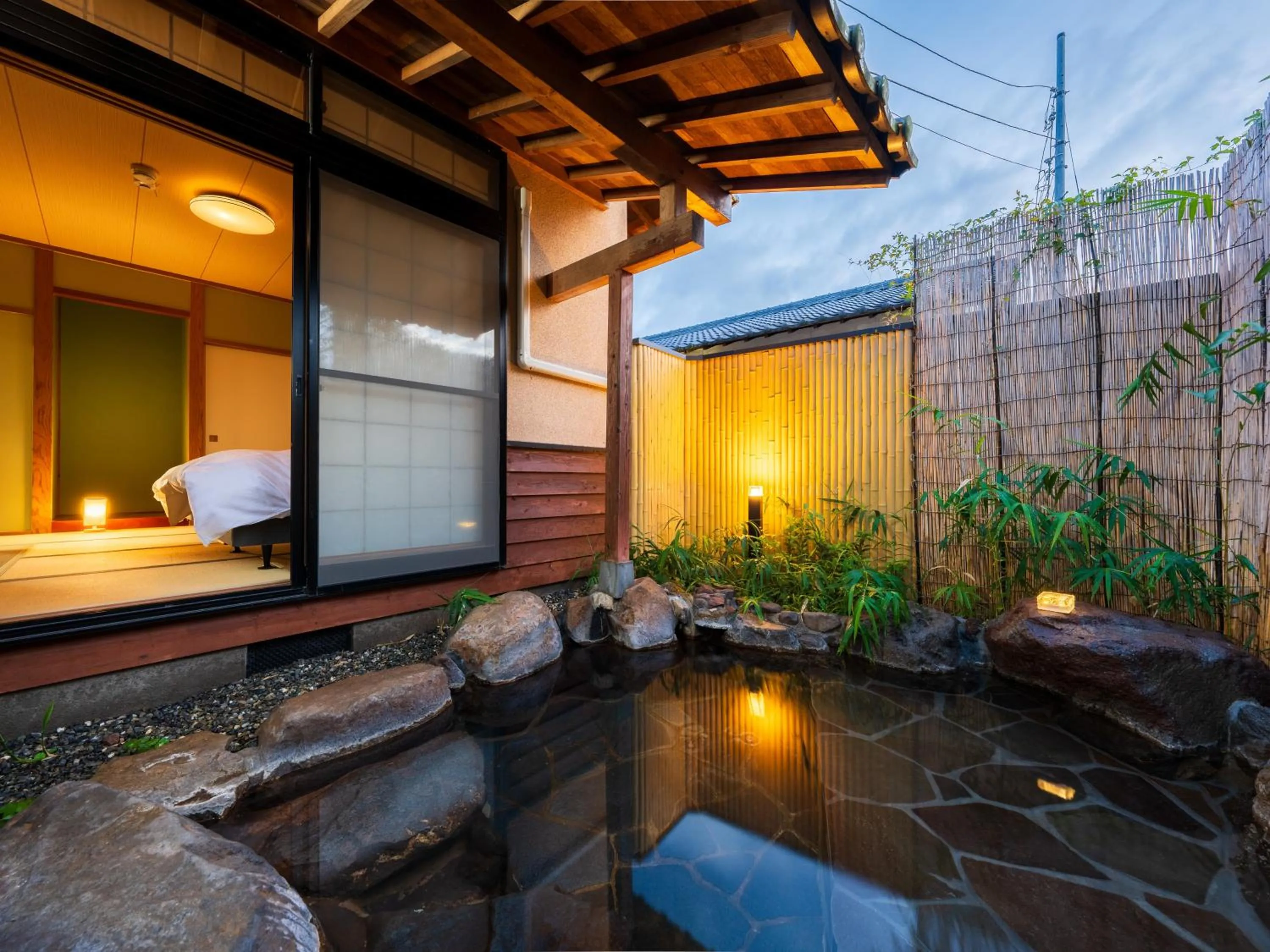 Open Air Bath in Yufuin Hanarenoyado Yukagetsu