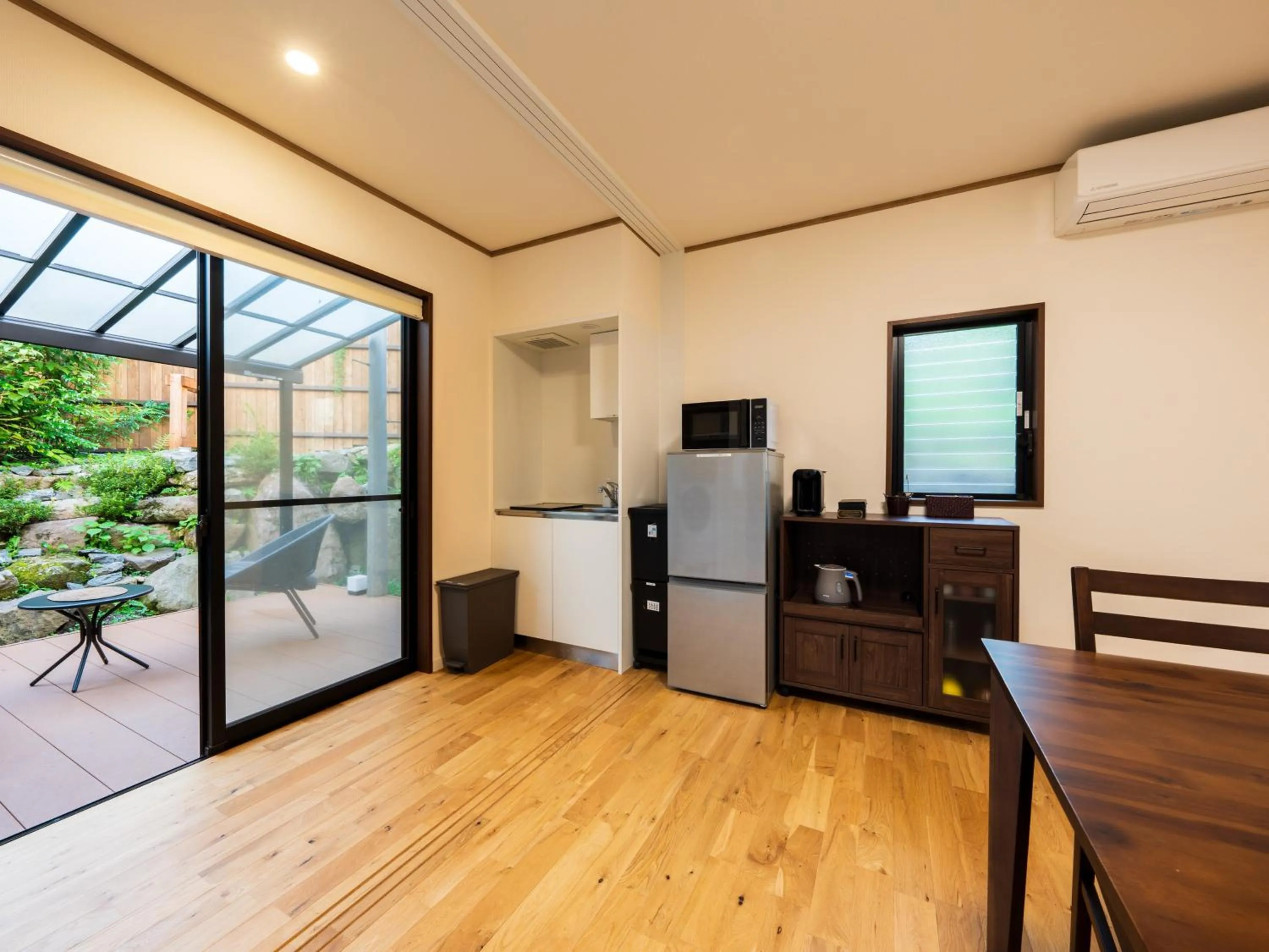 Photo of the whole room in Yufuin Hanarenoyado Yukagetsu