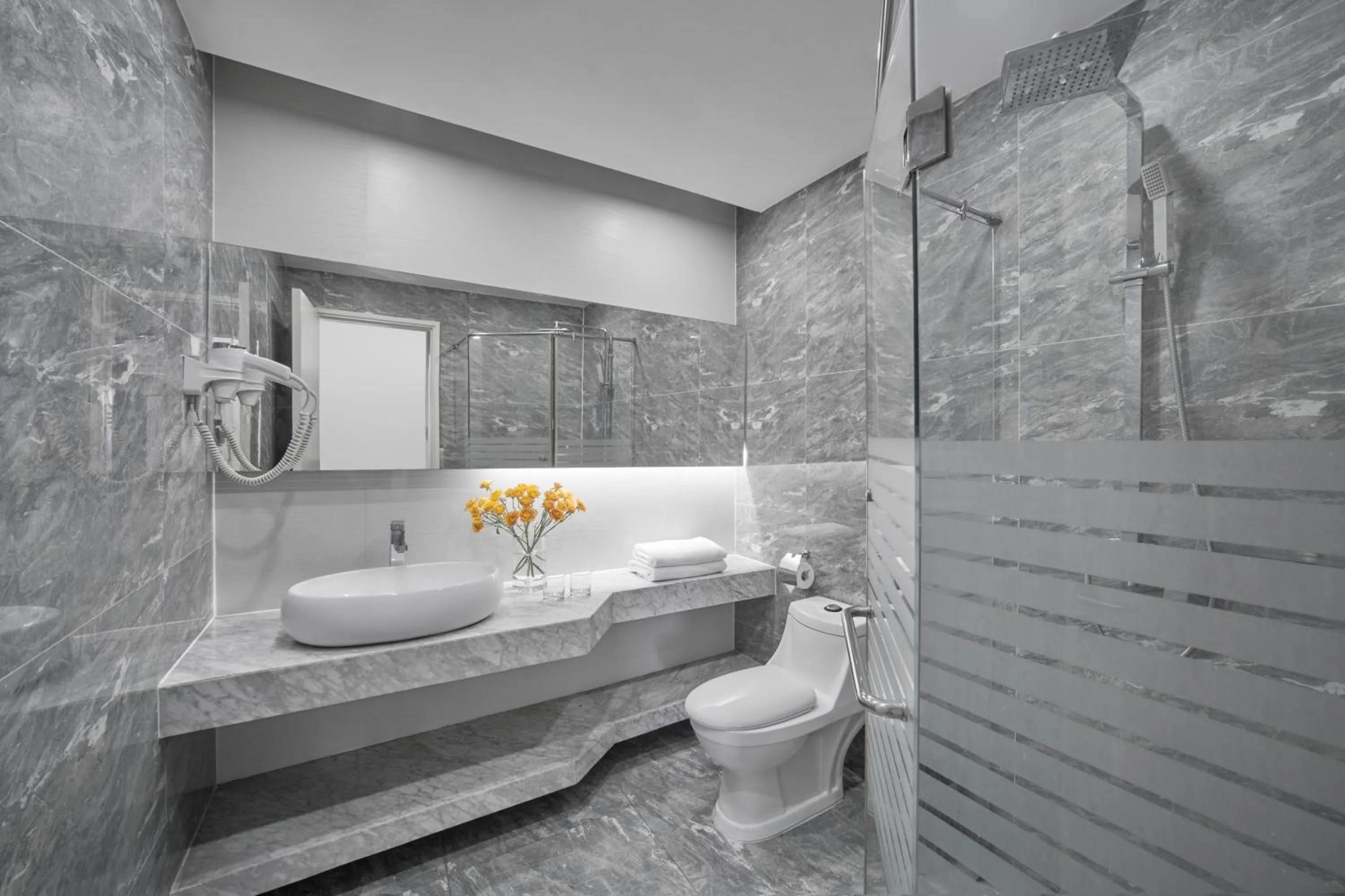 Bathroom in Oakwood Hotel & Apartments Saigon