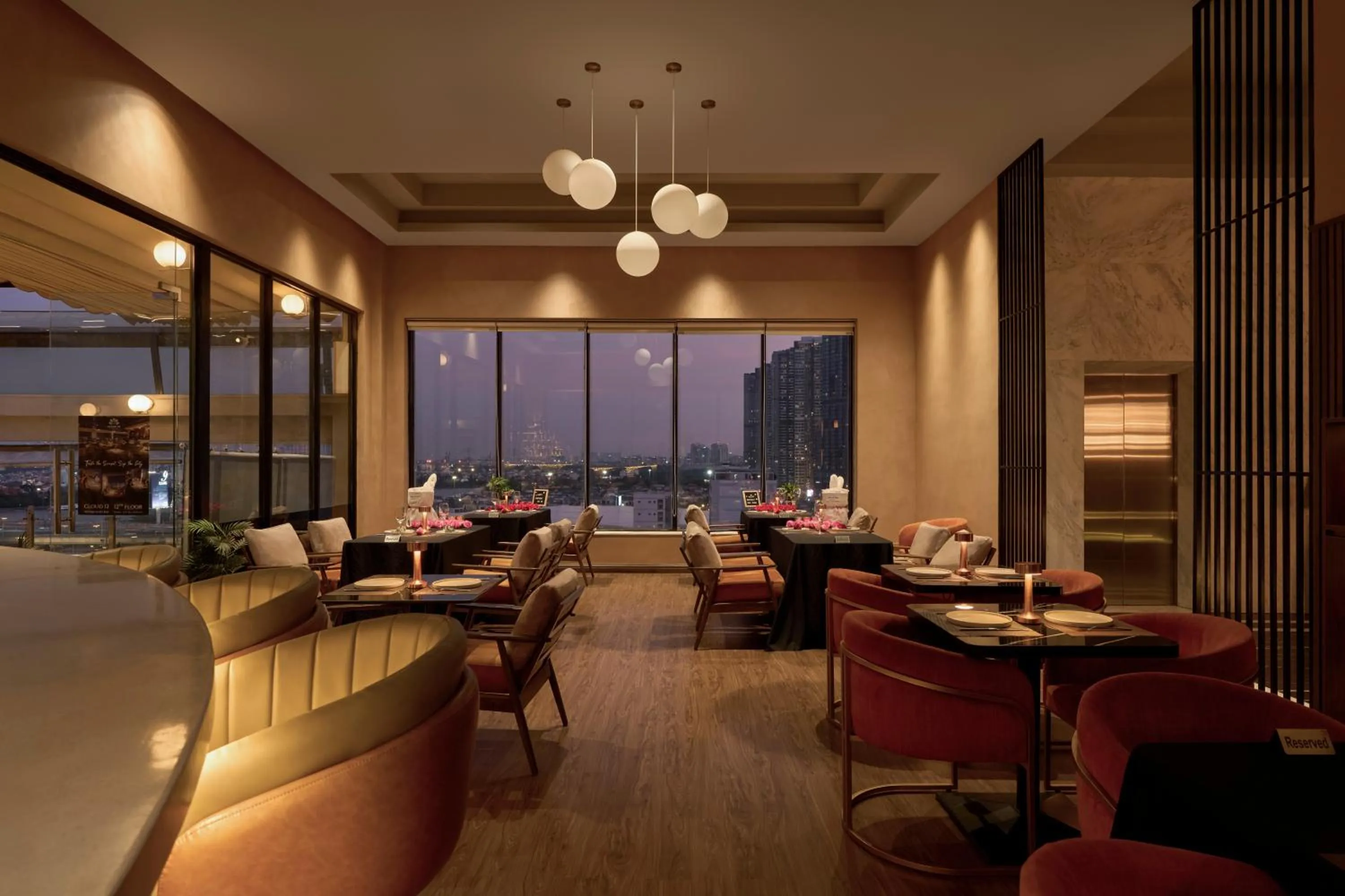 Restaurant/places to eat in Oakwood Hotel & Apartments Saigon