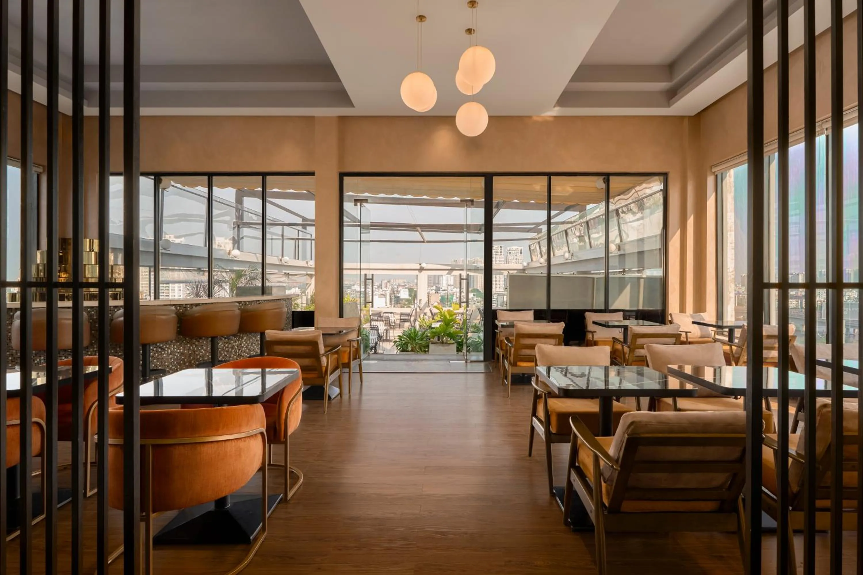 Restaurant/places to eat in Oakwood Hotel & Apartments Saigon