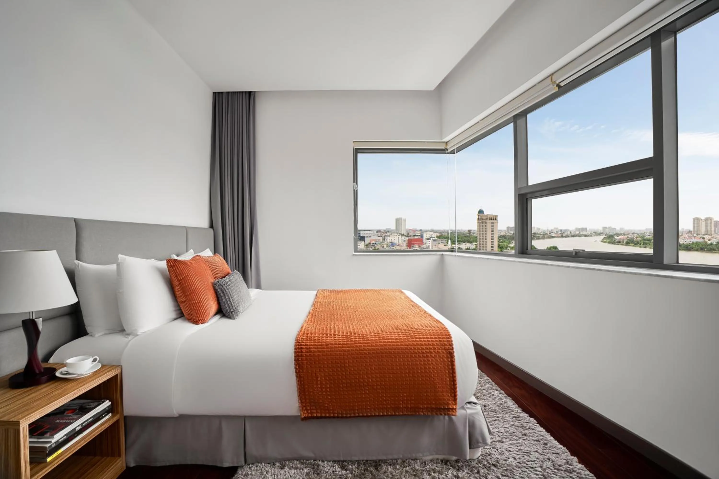 Bed in Oakwood Hotel & Apartments Saigon