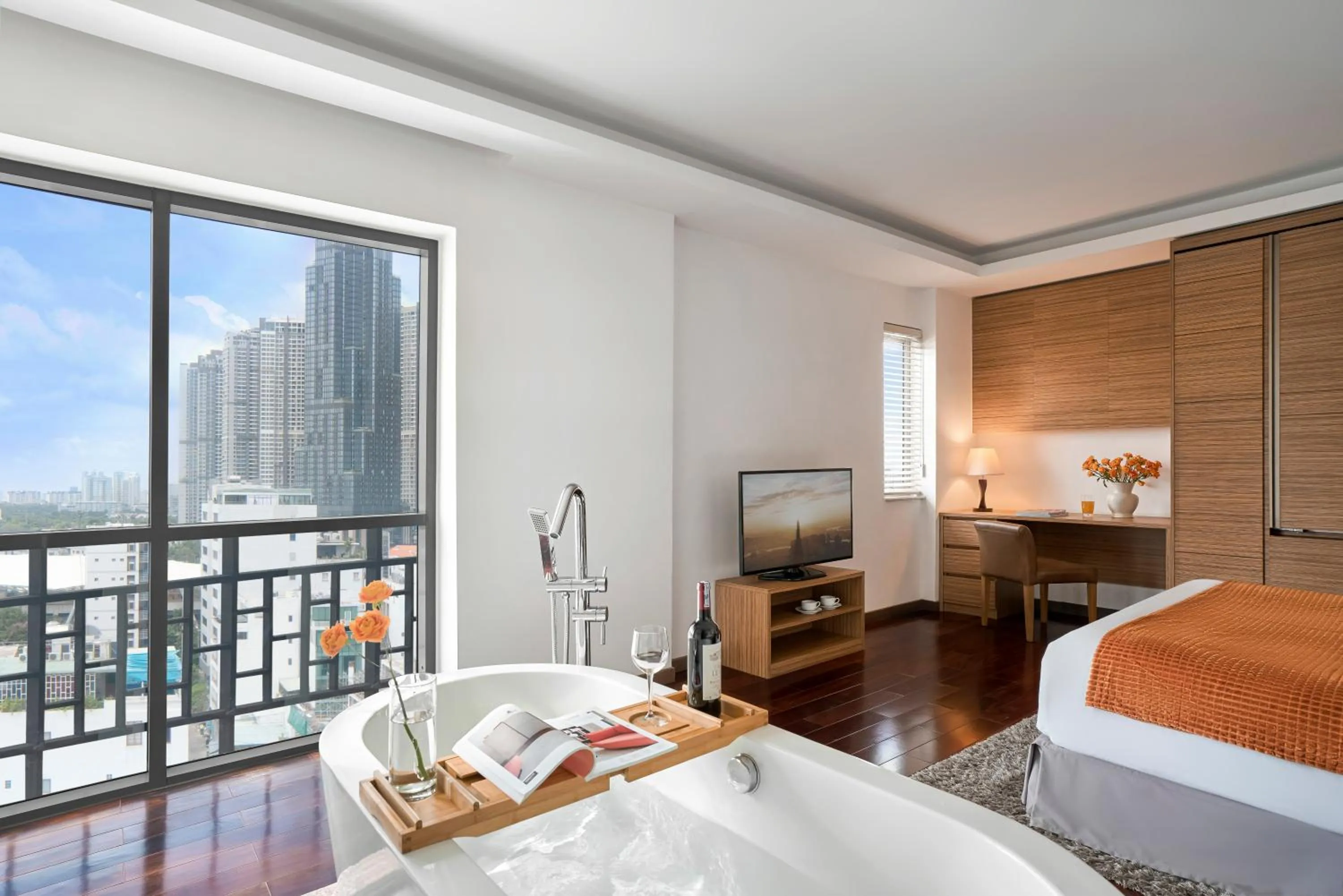 Bed in Oakwood Hotel & Apartments Saigon