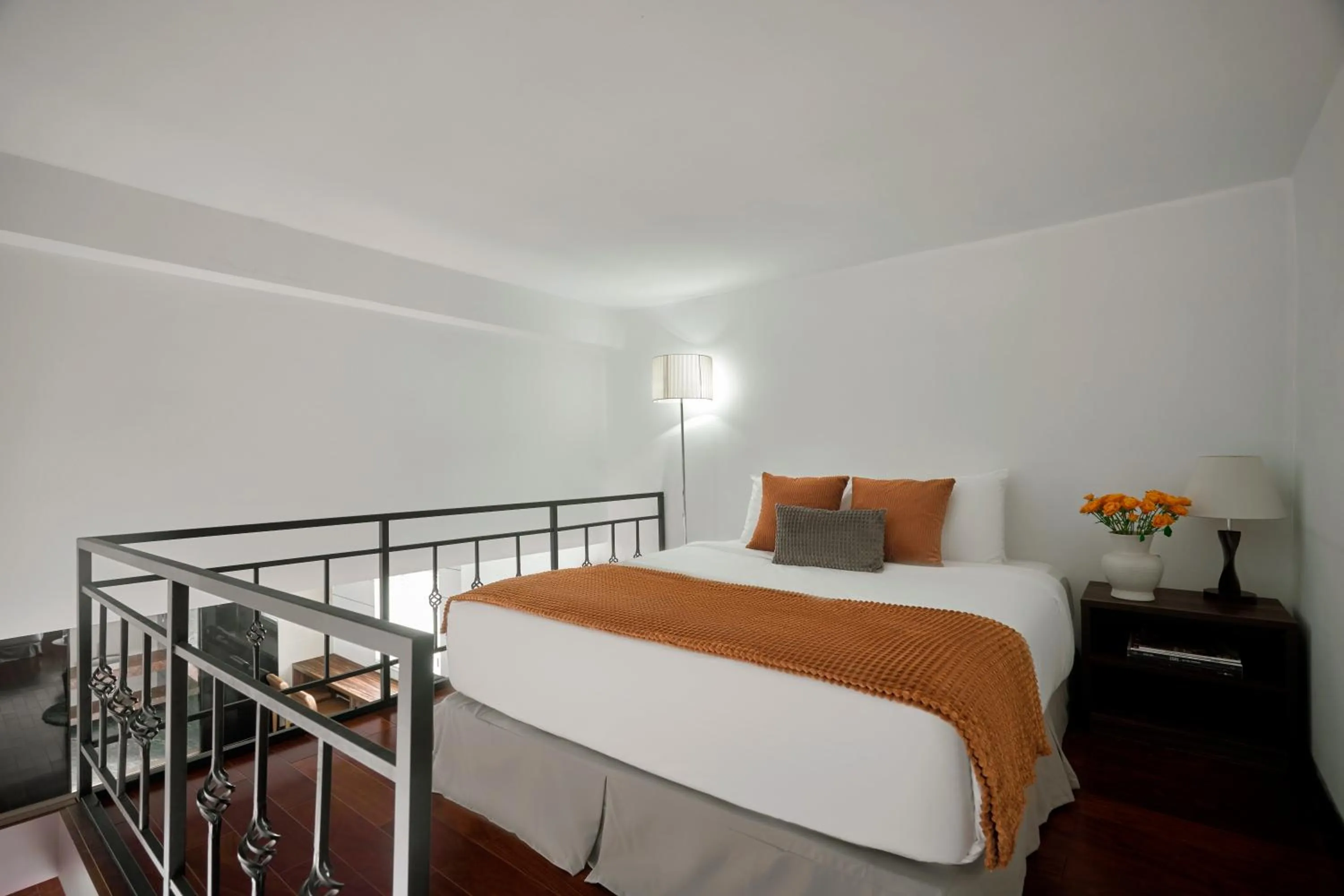 Bed in Oakwood Hotel & Apartments Saigon