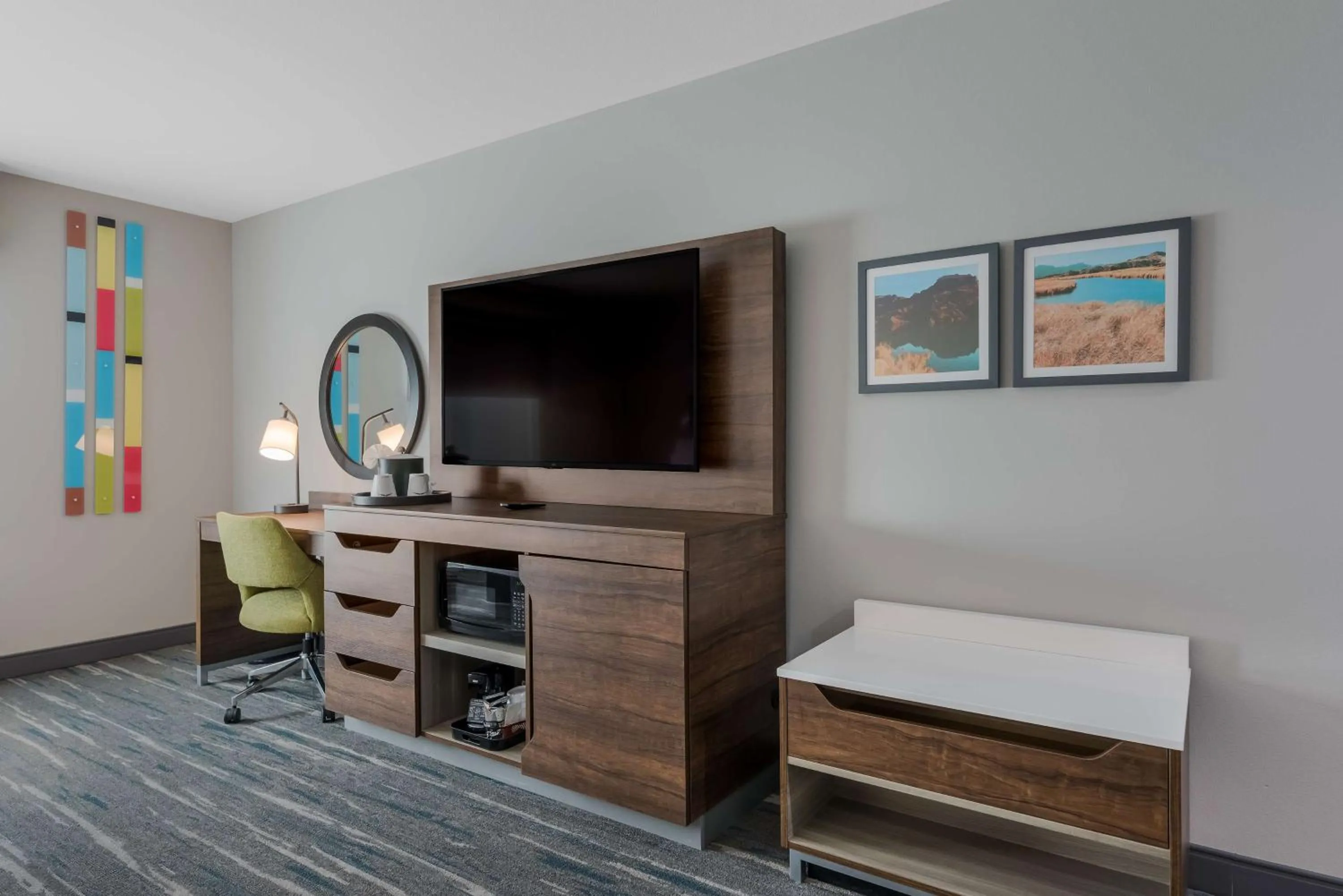 Bedroom in Hampton Inn By Hilton Williams