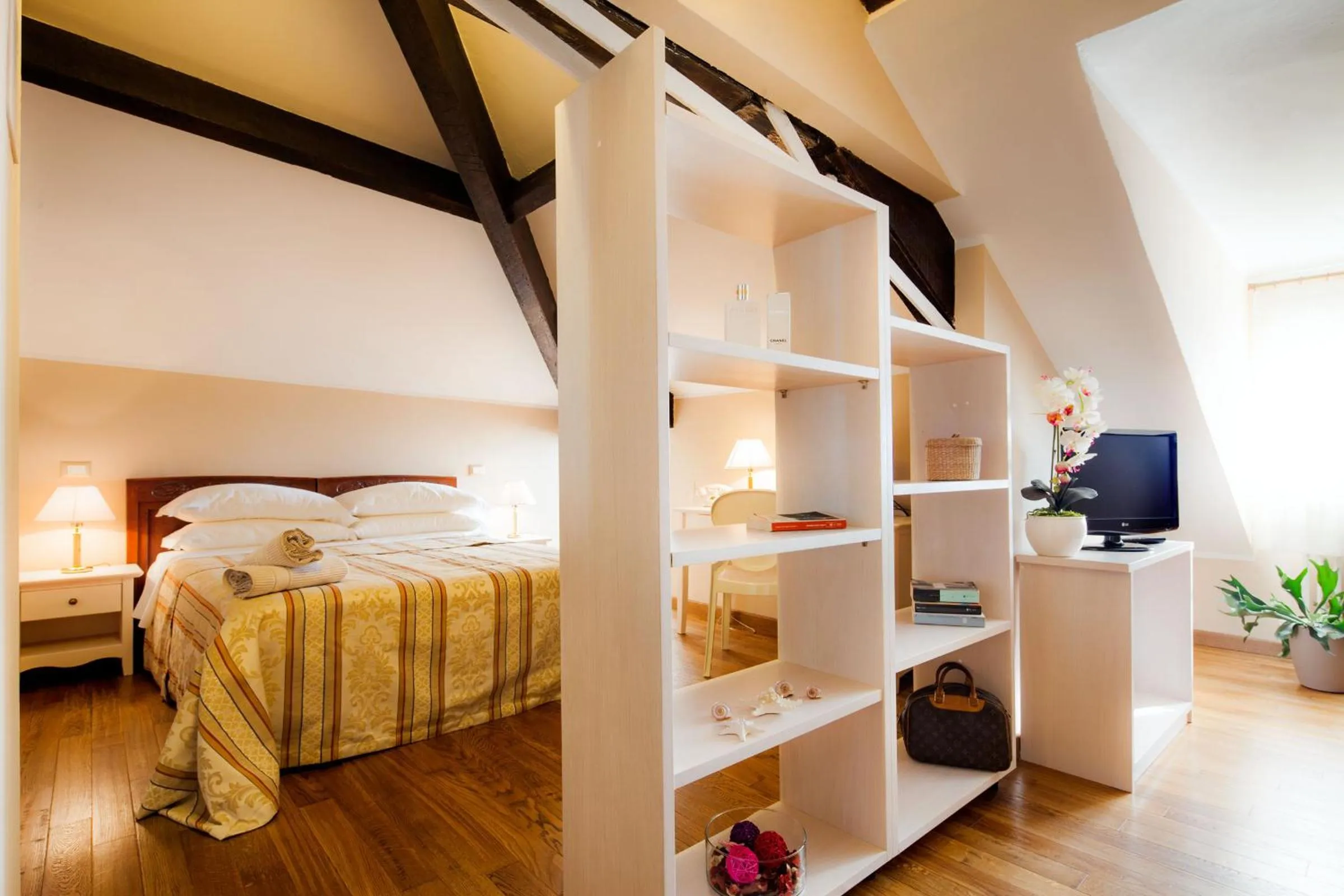 Photo of the whole room, Bed in Villa Sylva & Spa