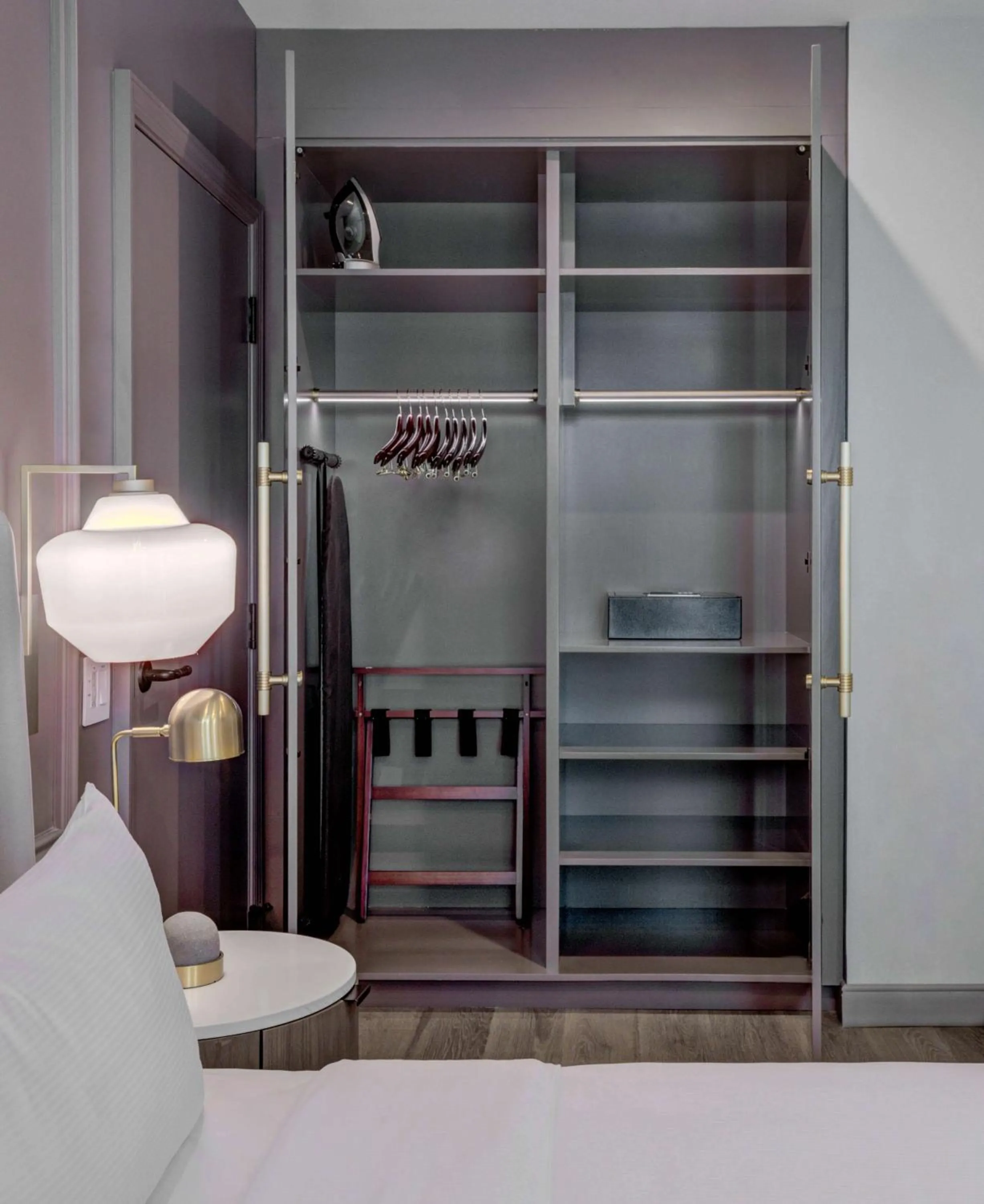 Bed in Embassy Suites By Hilton Virginia Beach Oceanfront Resort