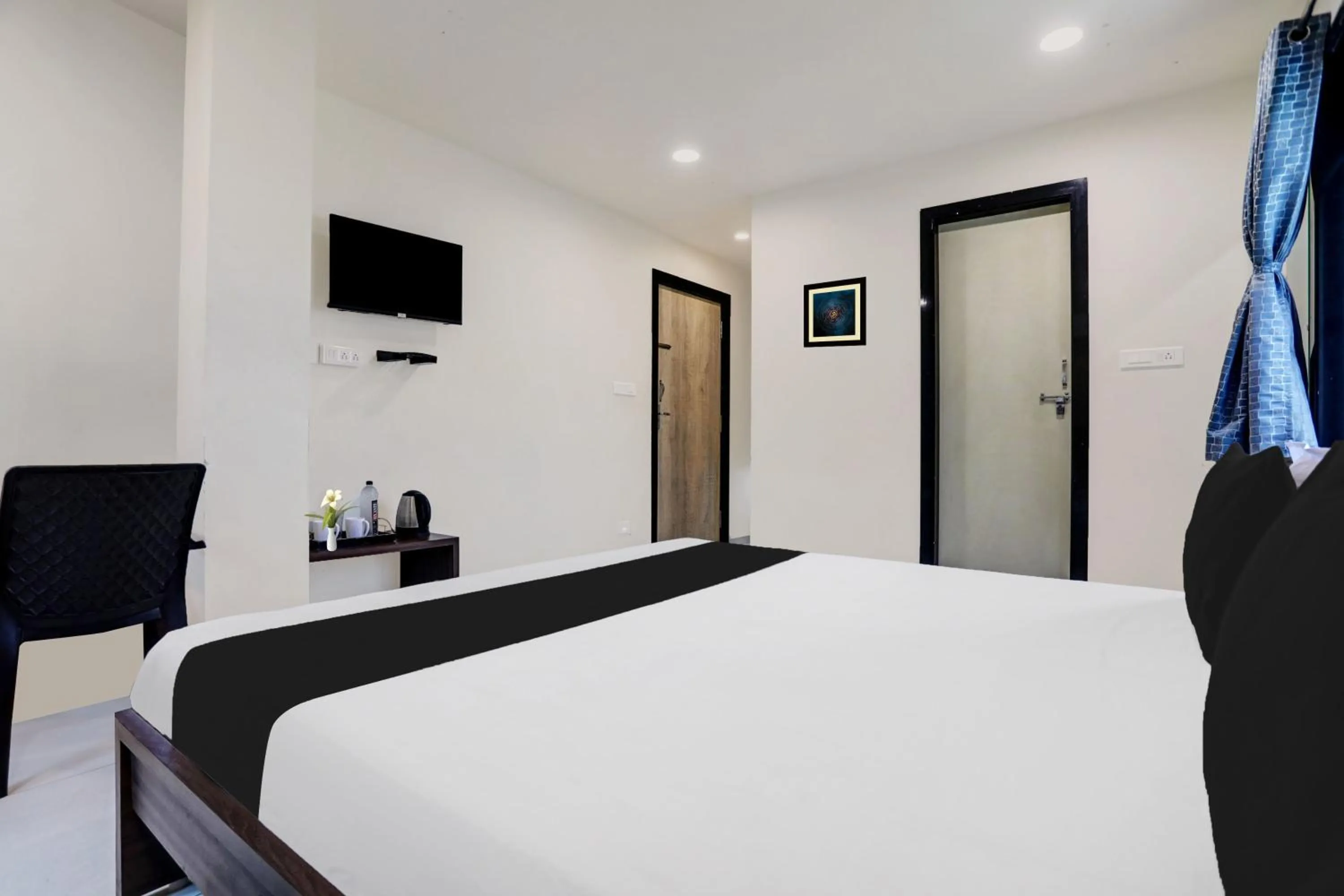 Bedroom, Bed in Hotel O Ashok Nagar Near JNTU College