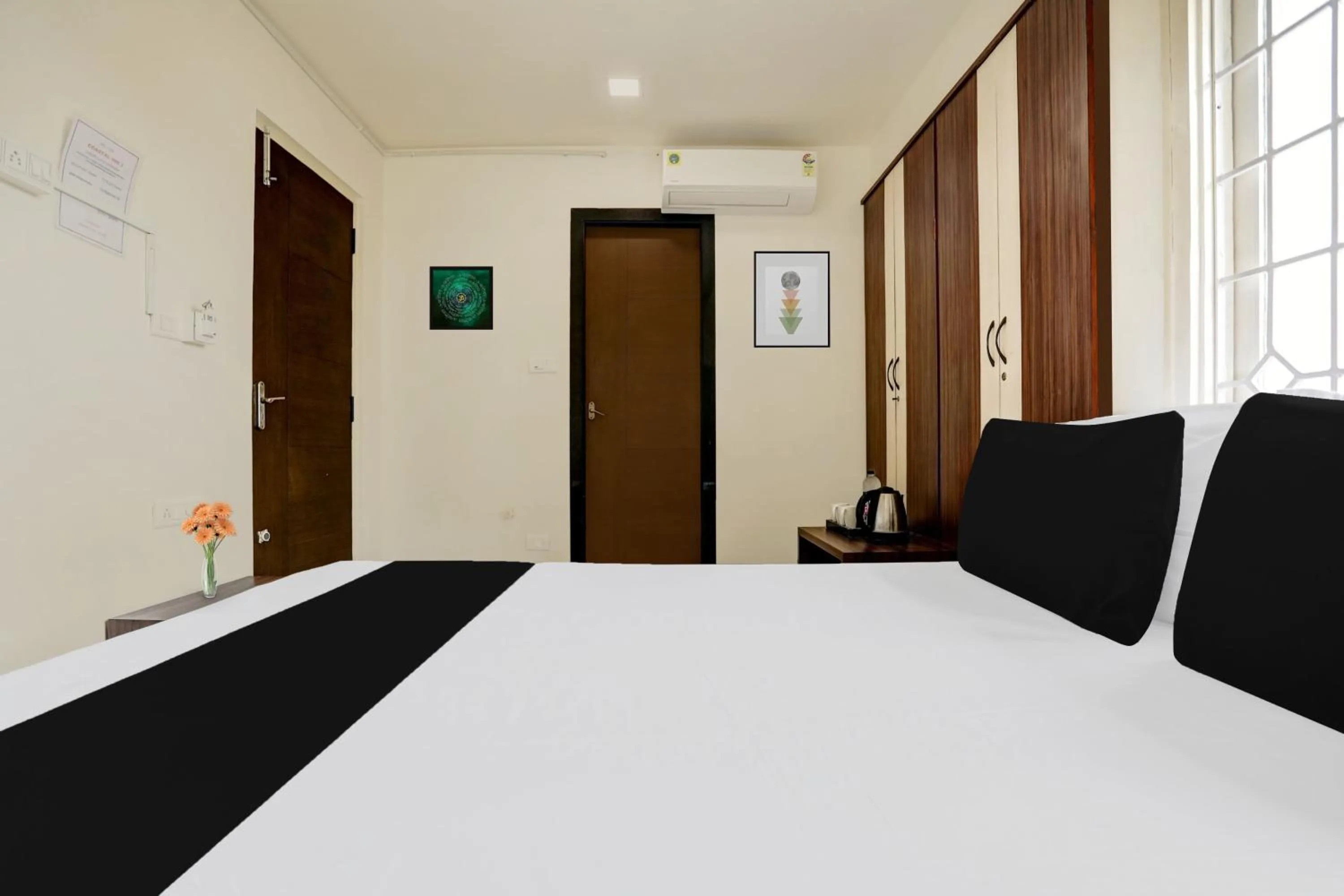 Bedroom, Bed in Hotel O Ashok Nagar Near JNTU College