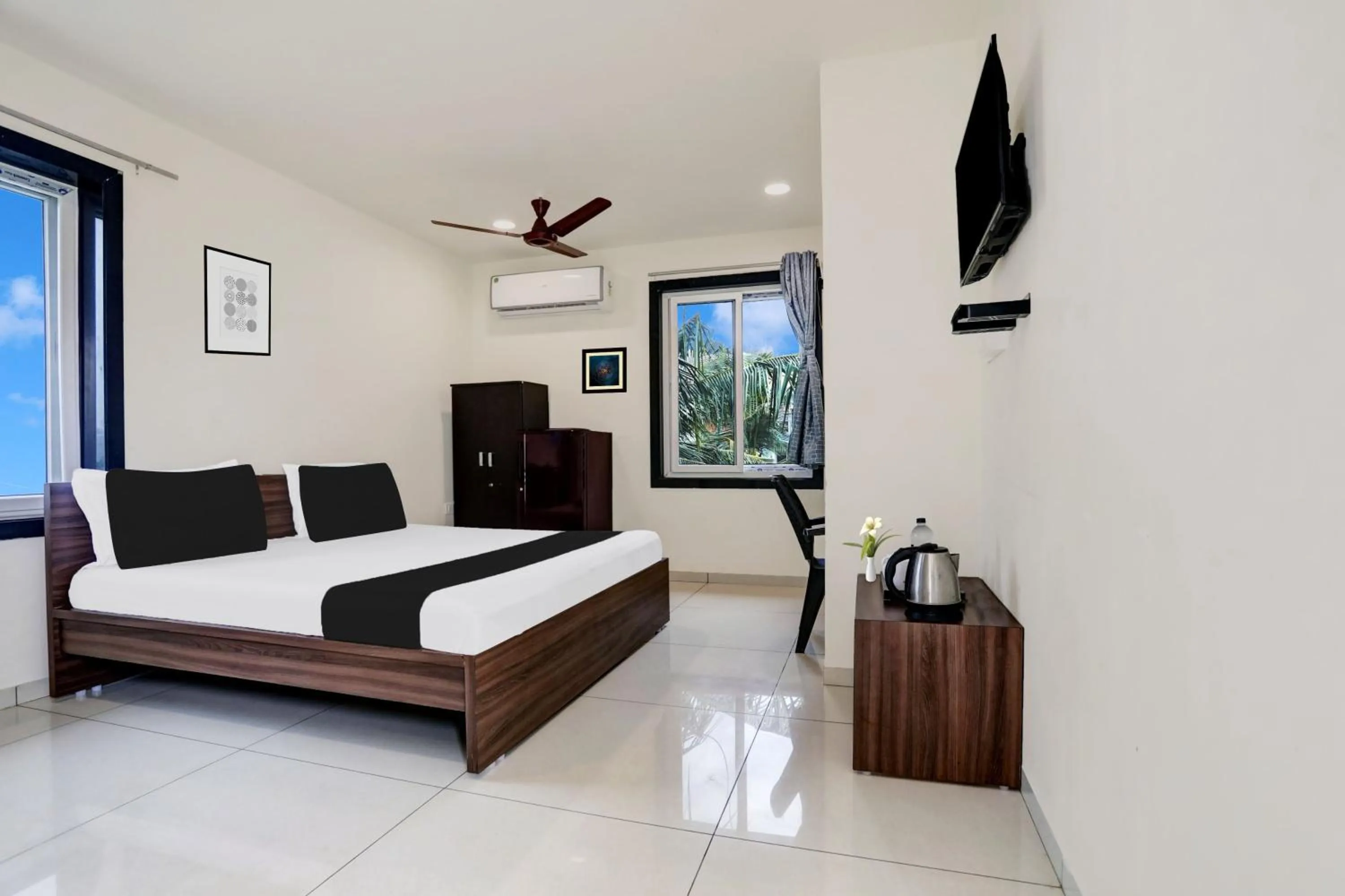 Bedroom, Bed in Hotel O Ashok Nagar Near JNTU College