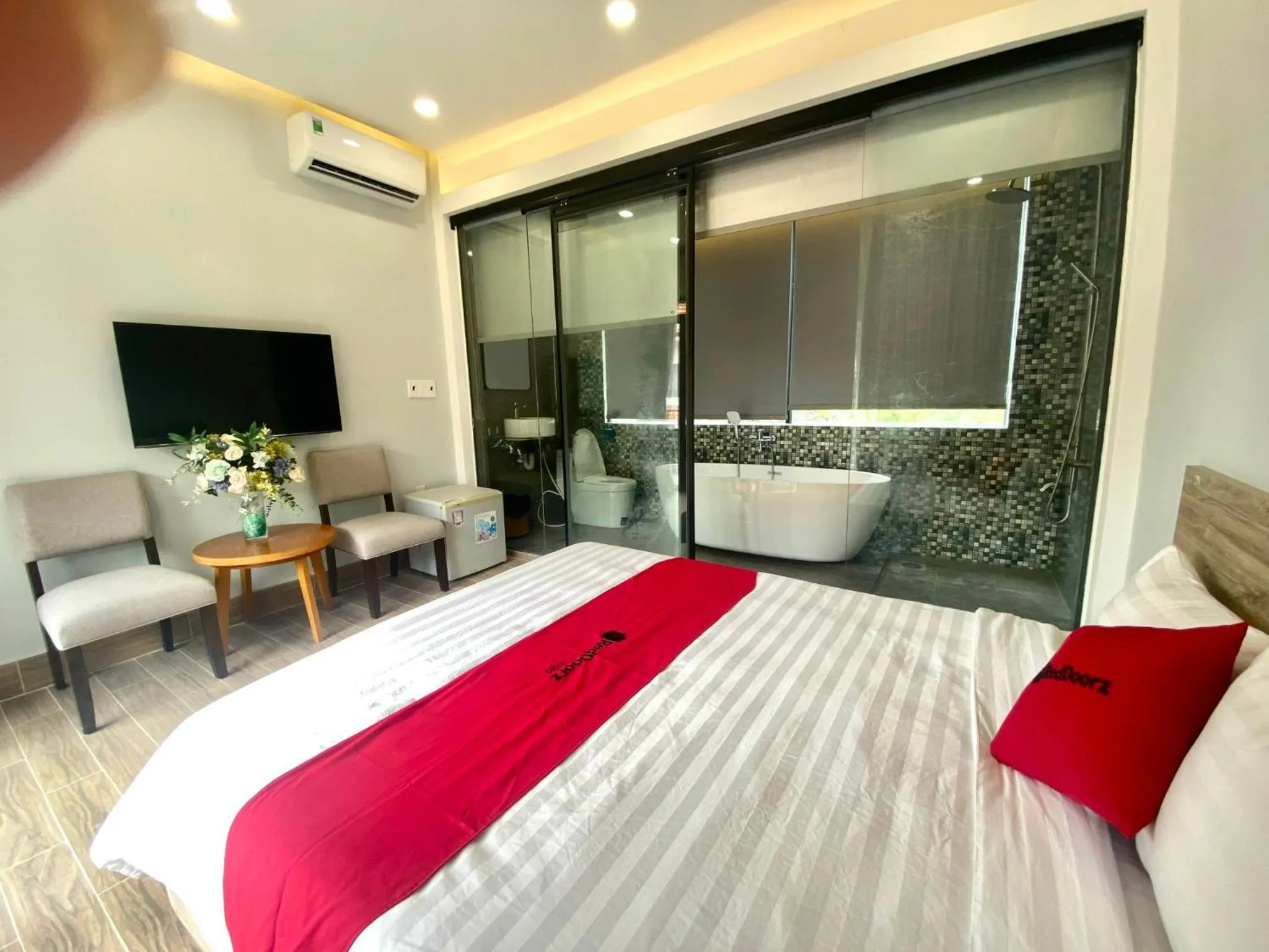 Bed in VND Vũng Tàu Hotel & Villa