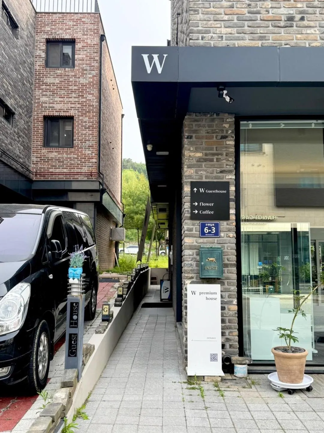 Property building in W Premium Guesthouse Incheon airport