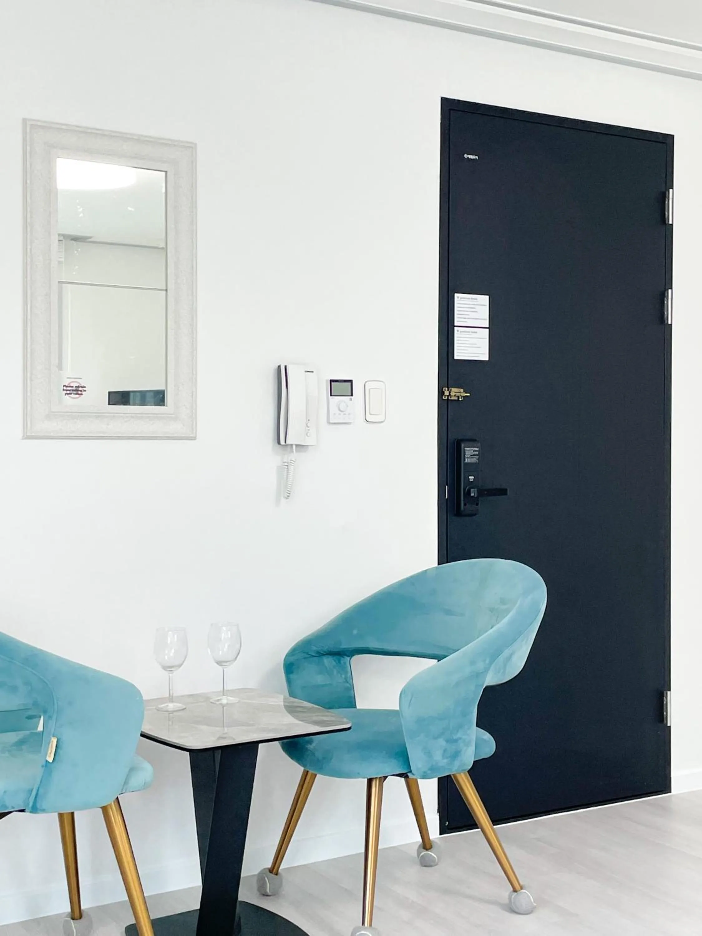 Seating area in W Premium Guesthouse Incheon airport