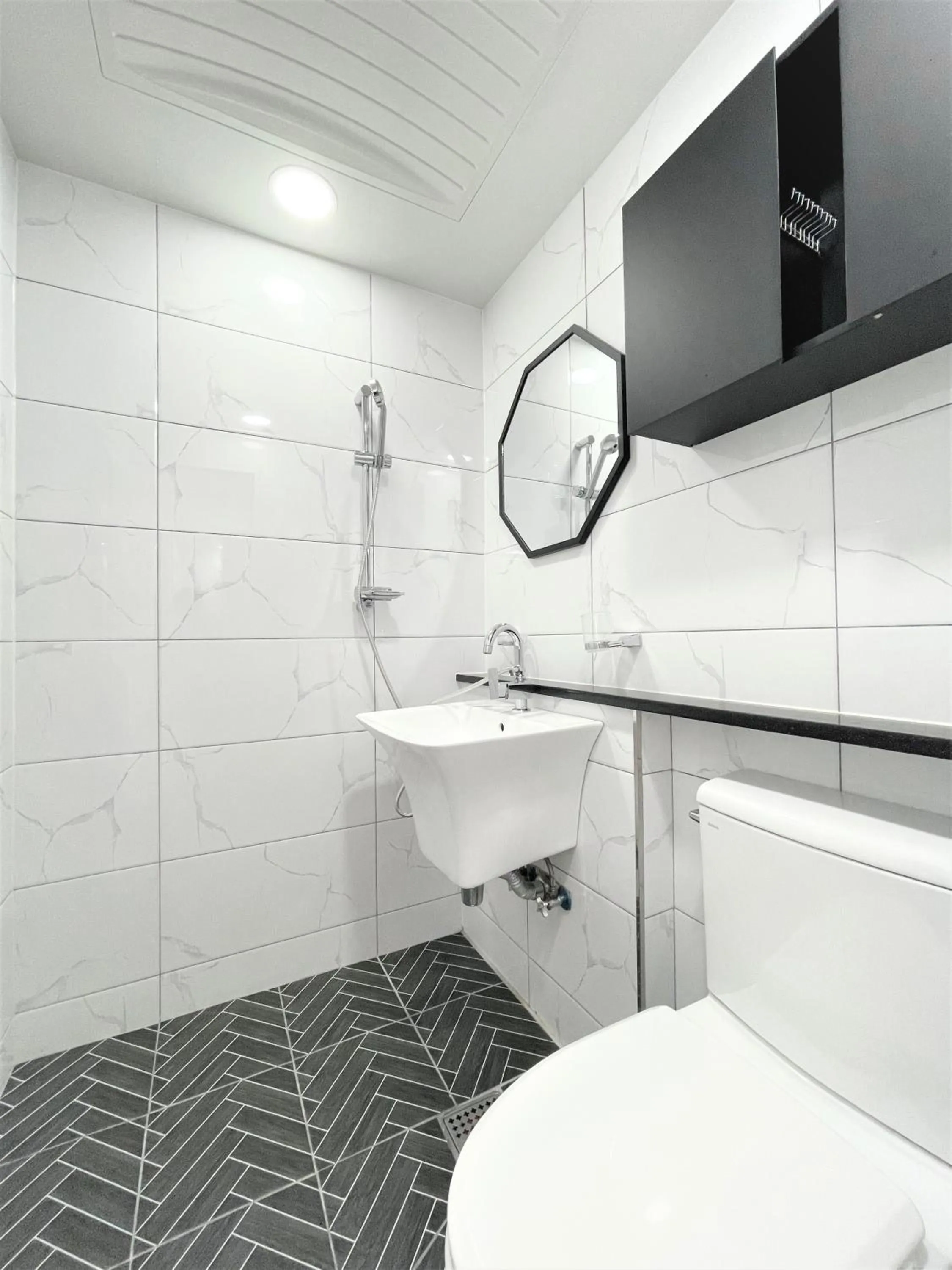 Shower in W Premium Guesthouse Incheon airport