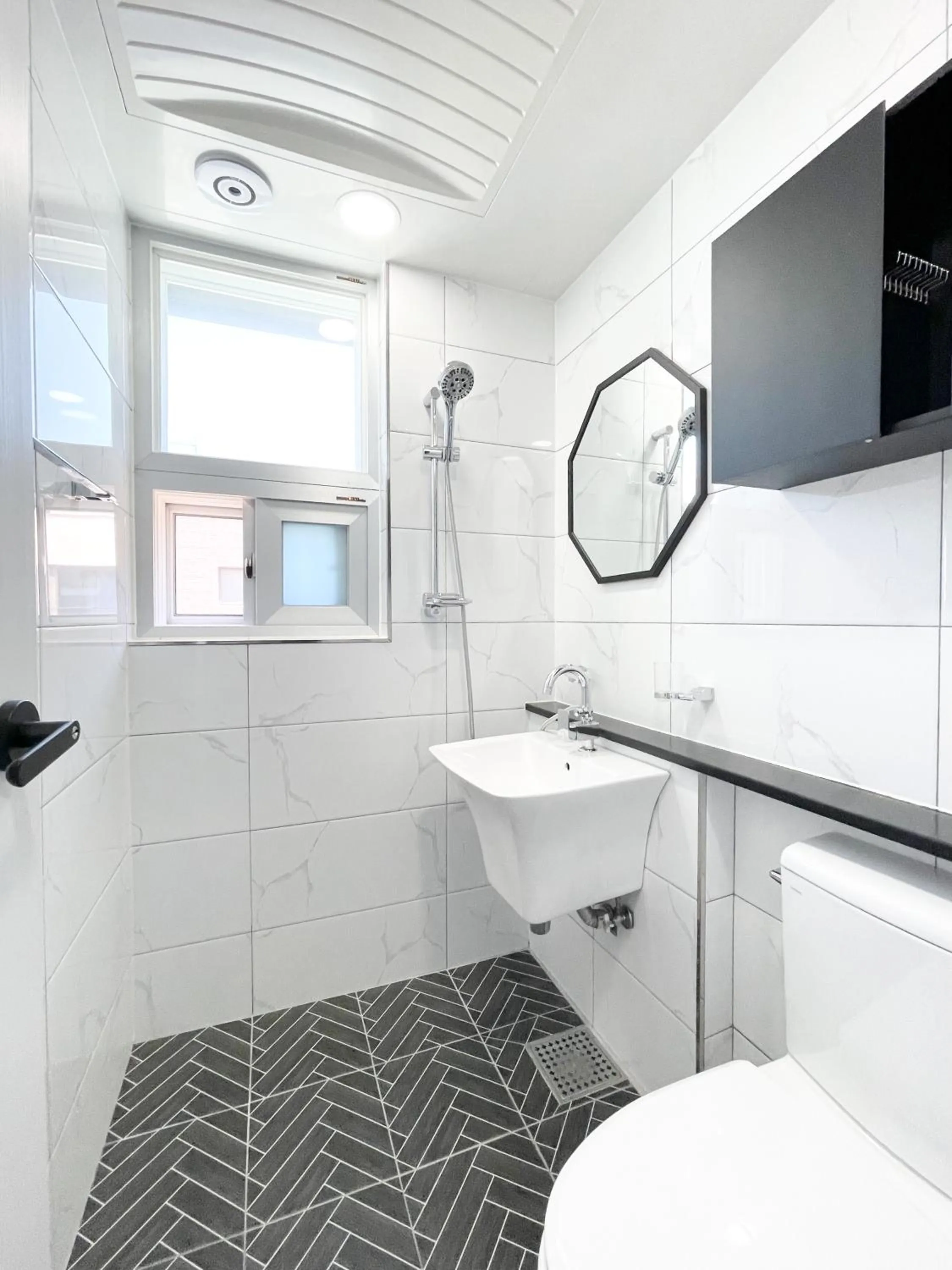 Bathroom in W Premium Guesthouse Incheon airport