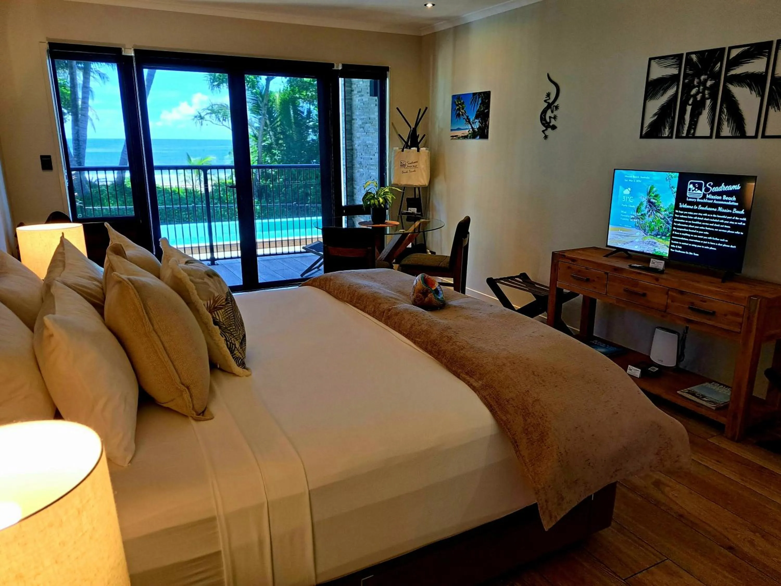 Bedroom, Bed in Seadreams Mission Beach