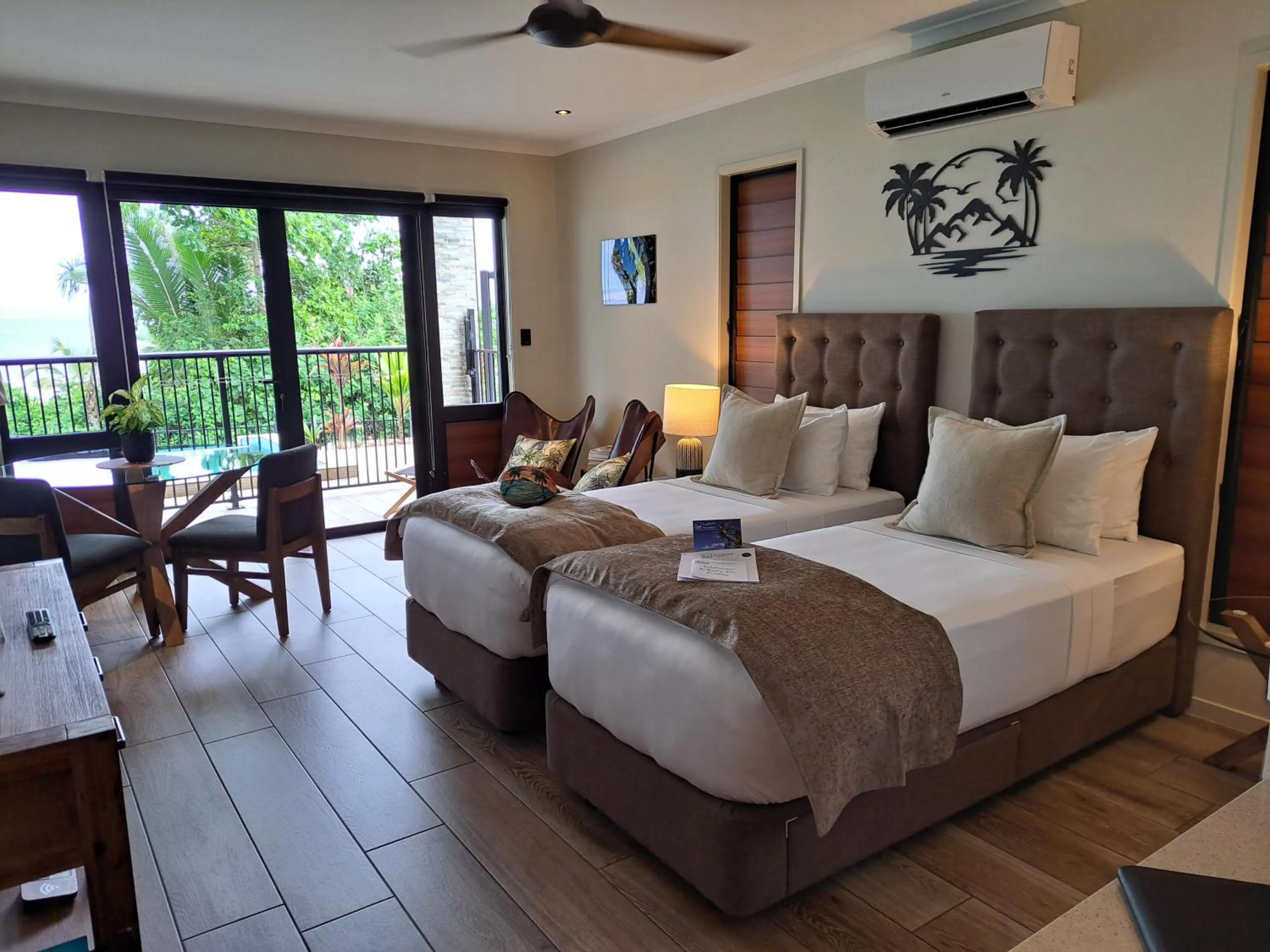 Bedroom, Bed in Seadreams Mission Beach