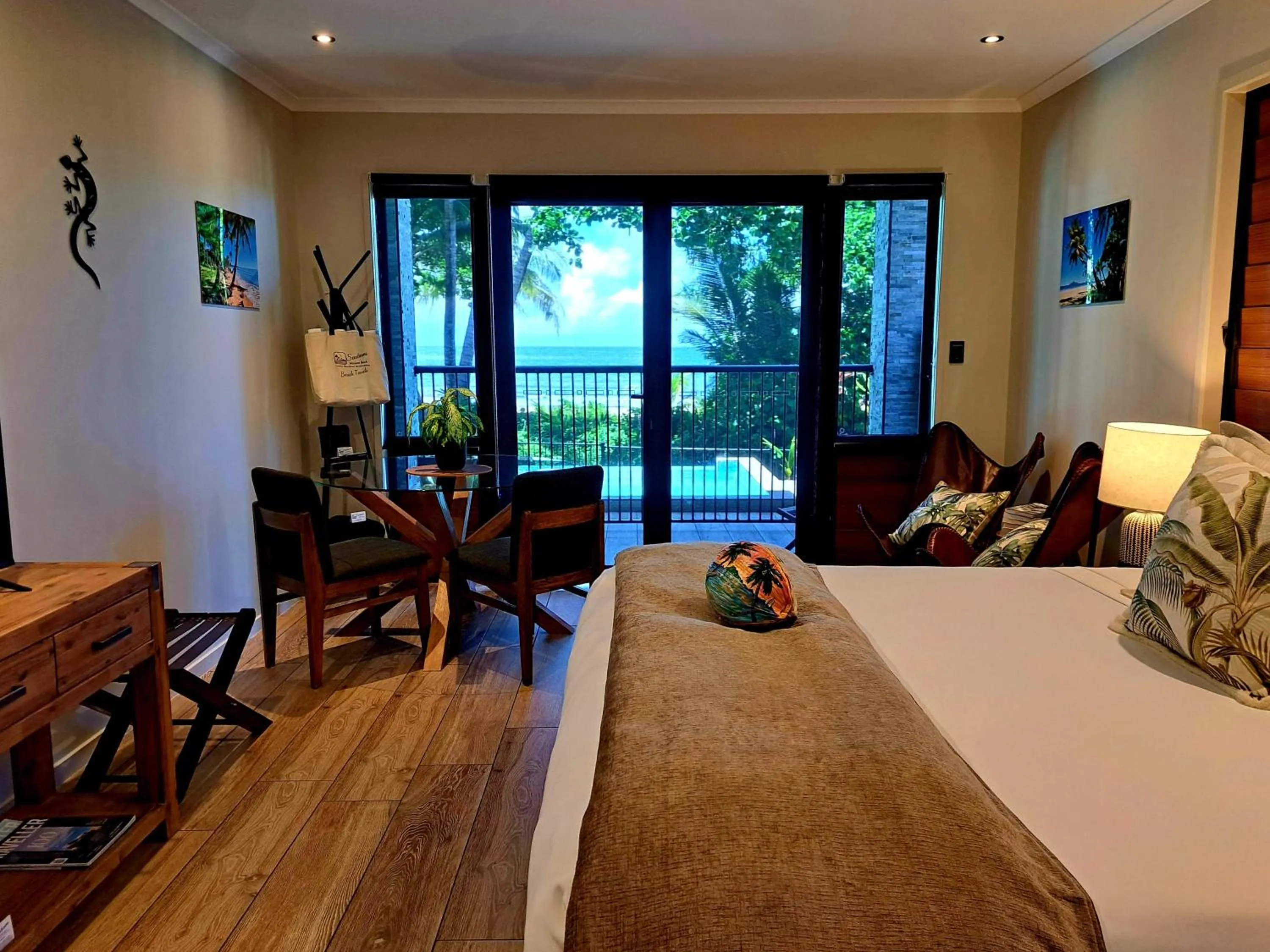 Sea view, Bed in Seadreams Mission Beach