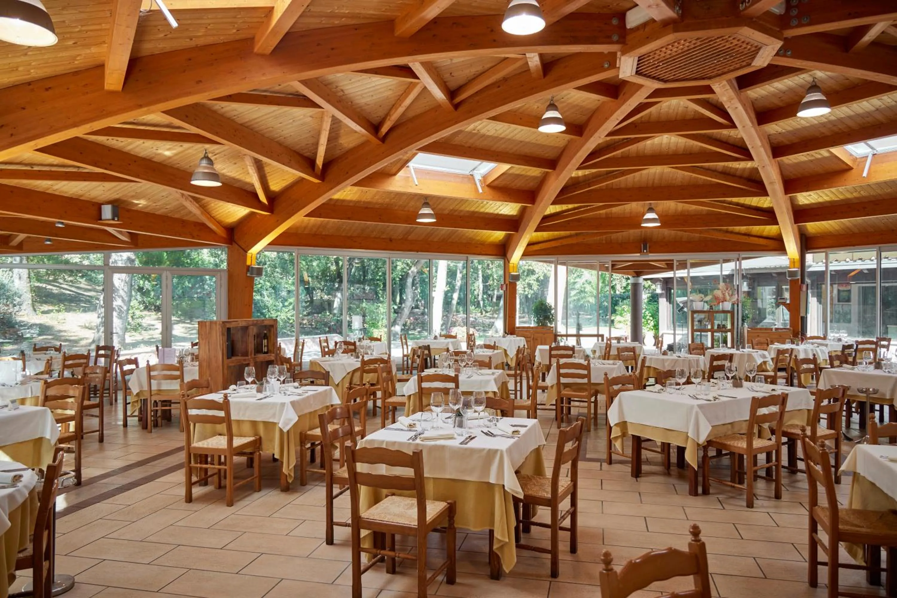 Restaurant/places to eat in Park Hotel I Lecci