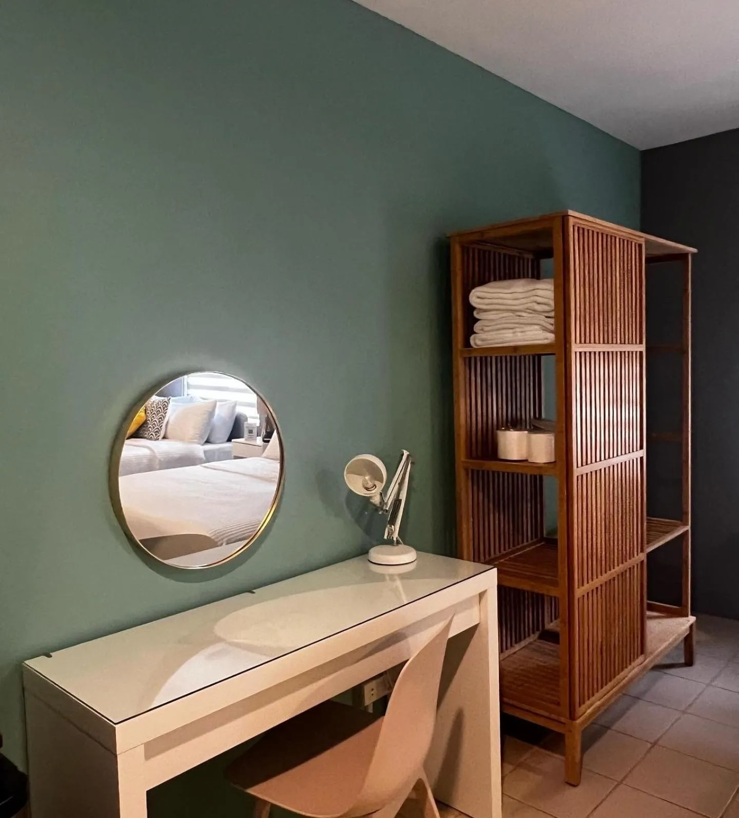 hair dresser, Bed in Emerald Manor Hotel