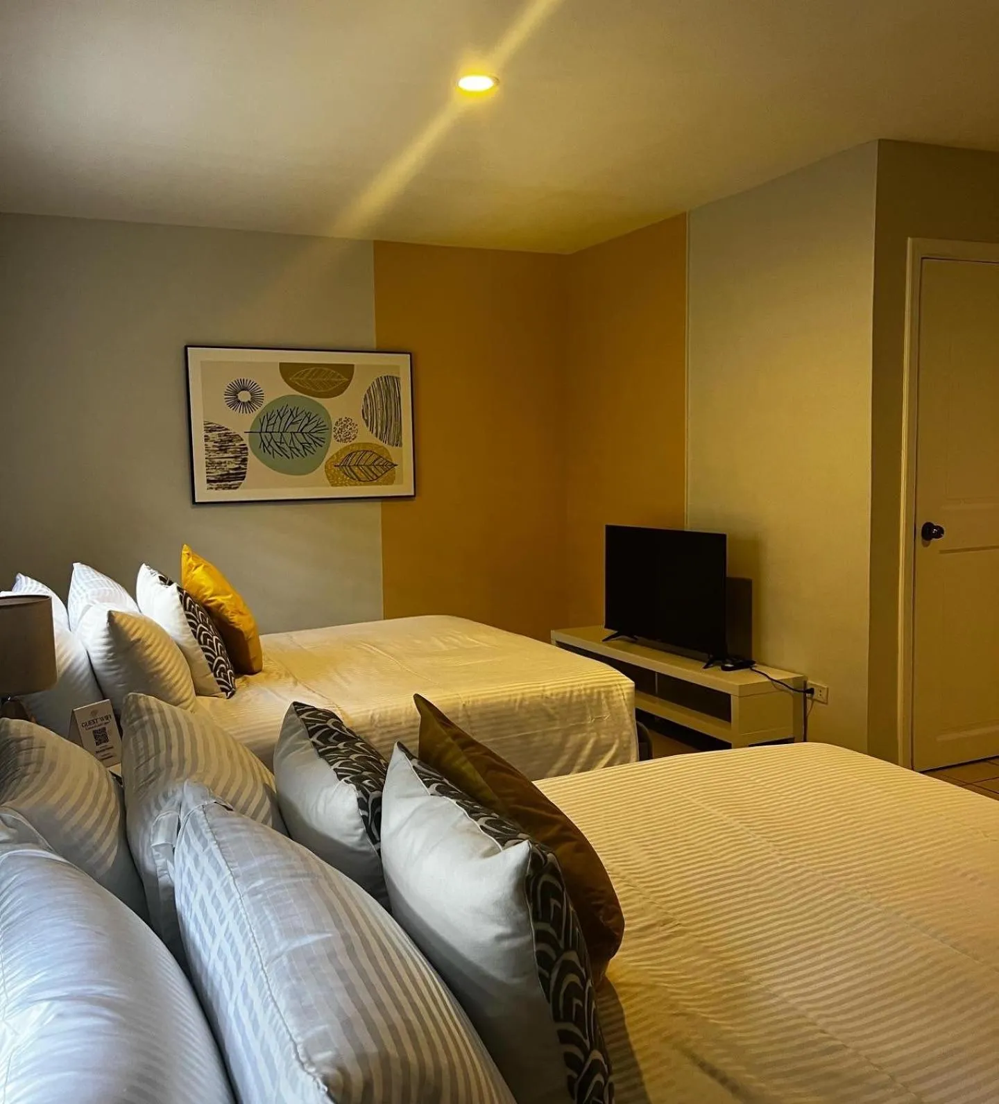 Bedroom, Bed in Emerald Manor Hotel