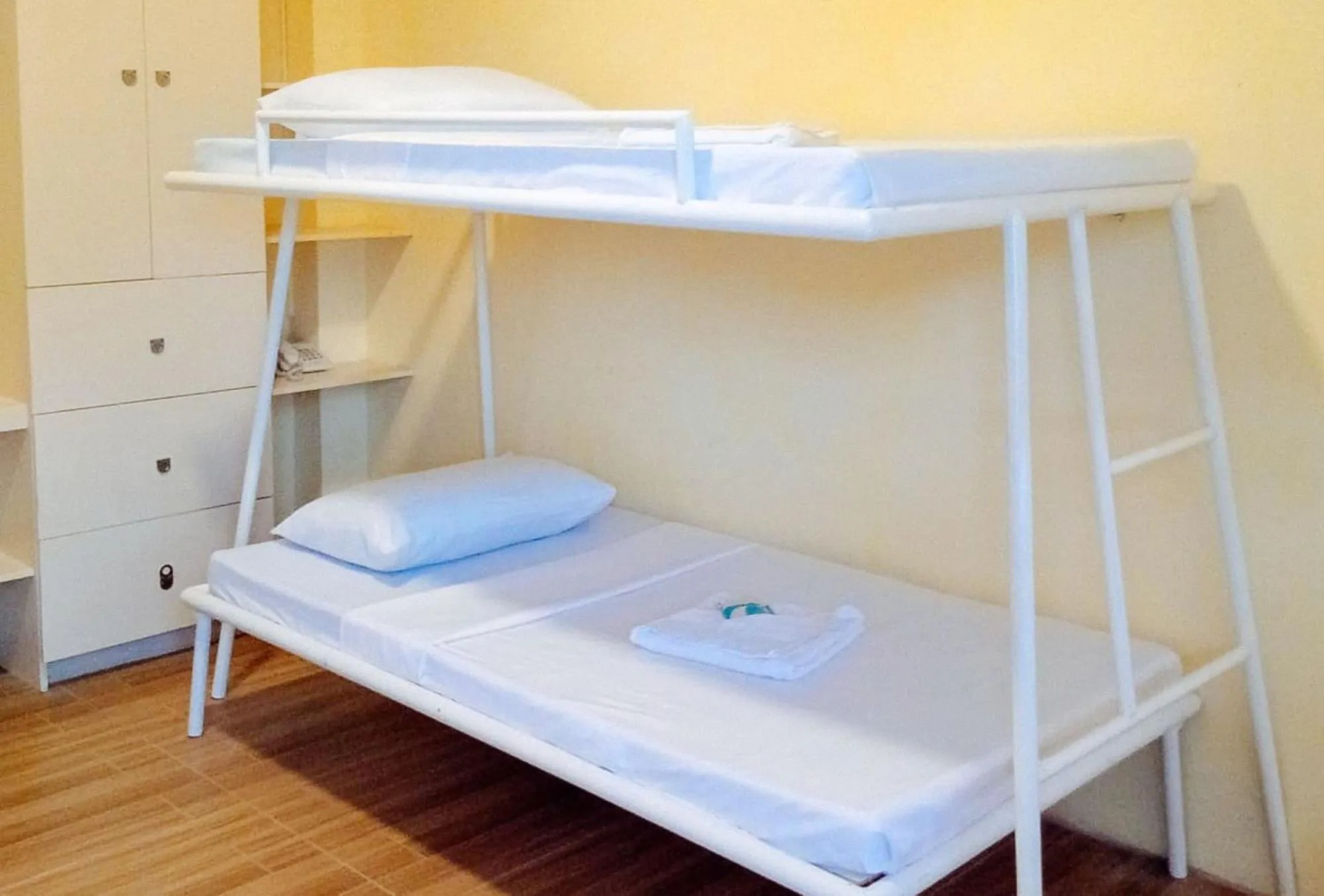 Bed in RedDoorz @ Southern Suites Guimaras