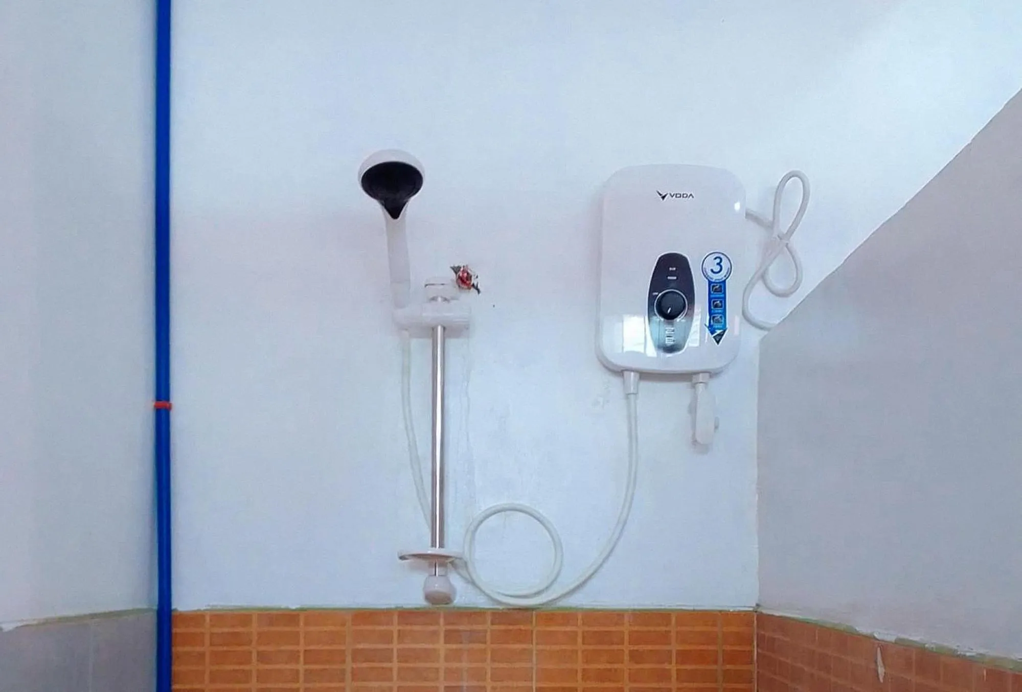 Shower in RedDoorz @ Southern Suites Guimaras