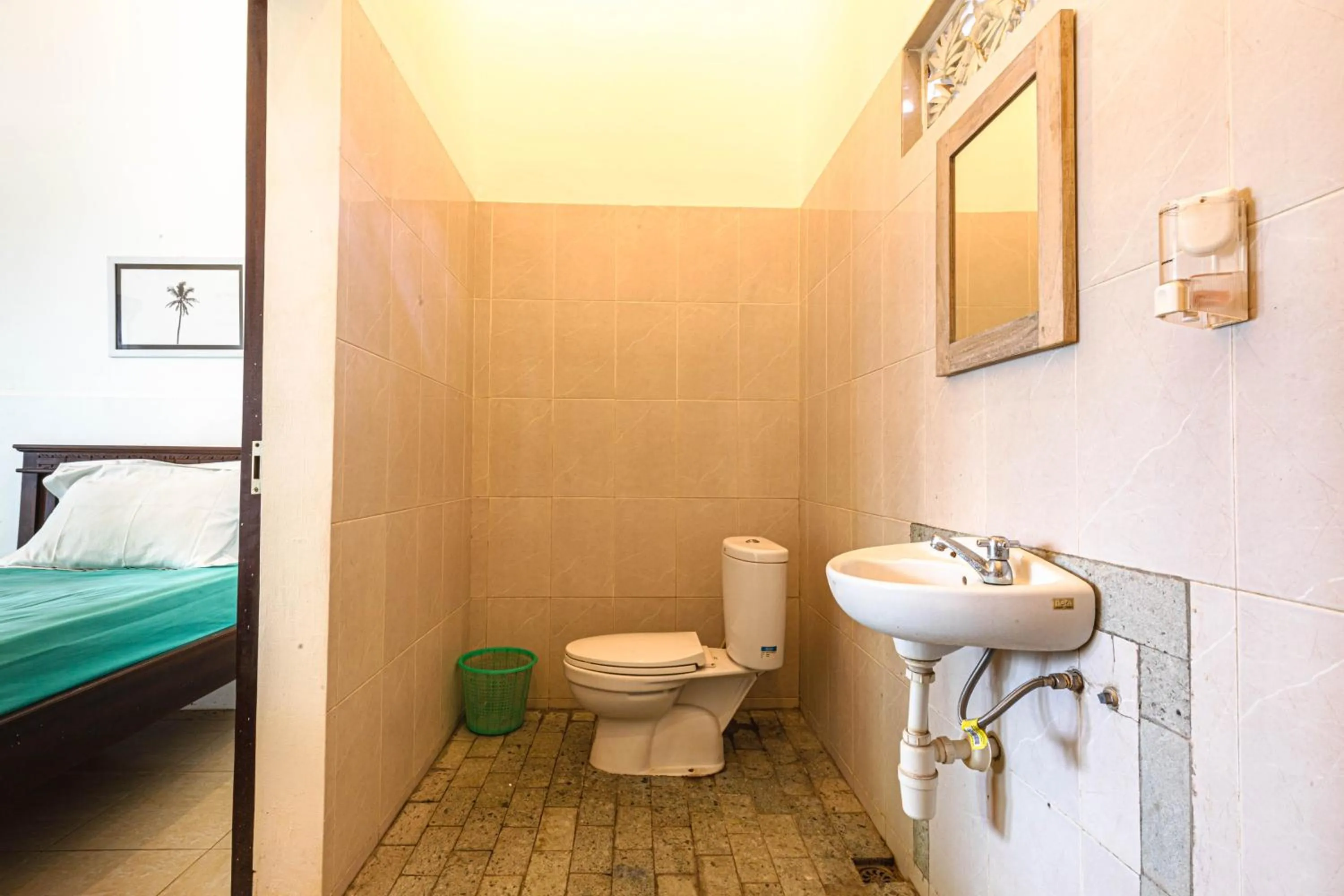 Toilet, Bed in Surf Retreat Villa Sari Bali