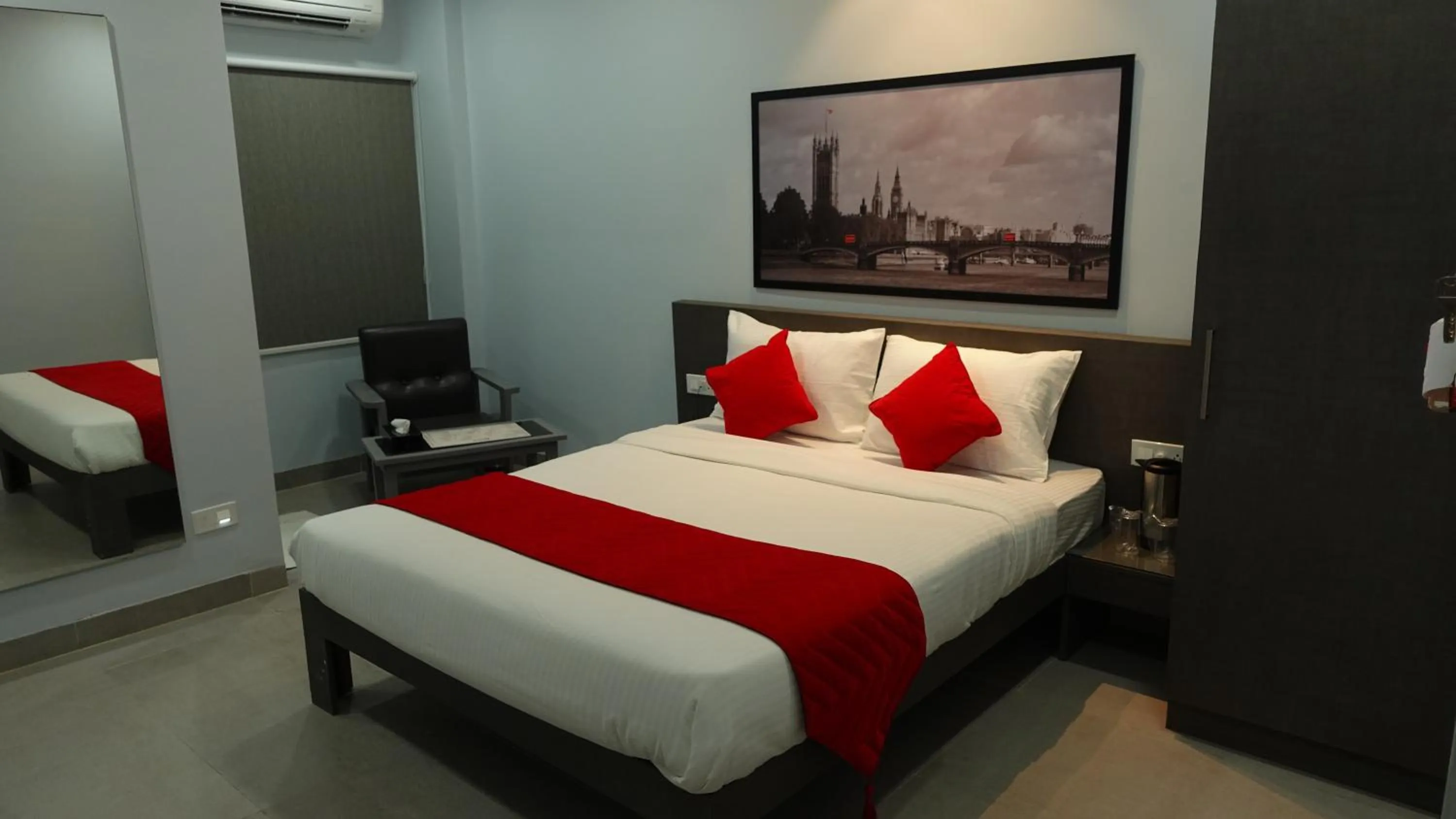 Bedroom, Bed in Annandam Inn(Hotel Anand)