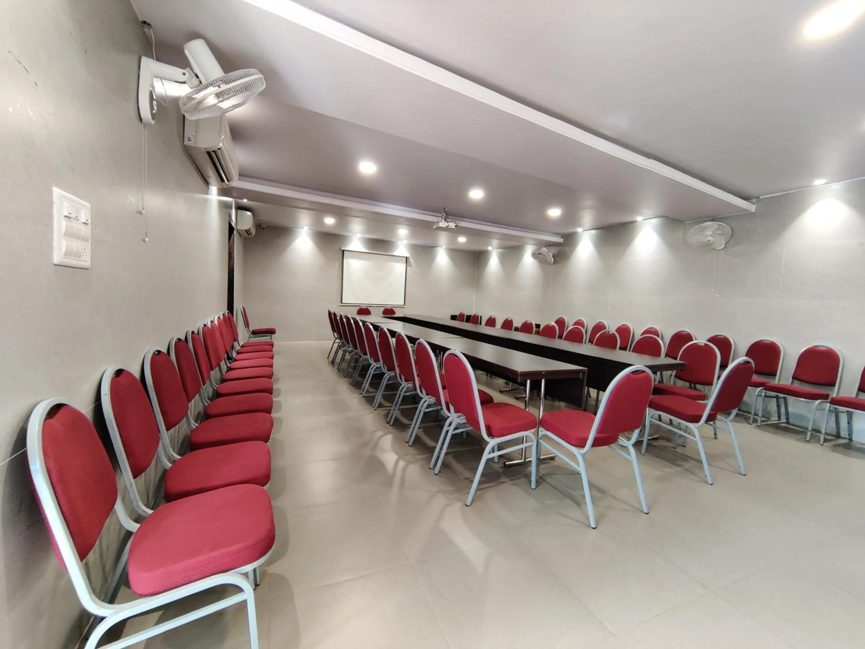 Meeting/conference room in Annandam Inn(Hotel Anand)