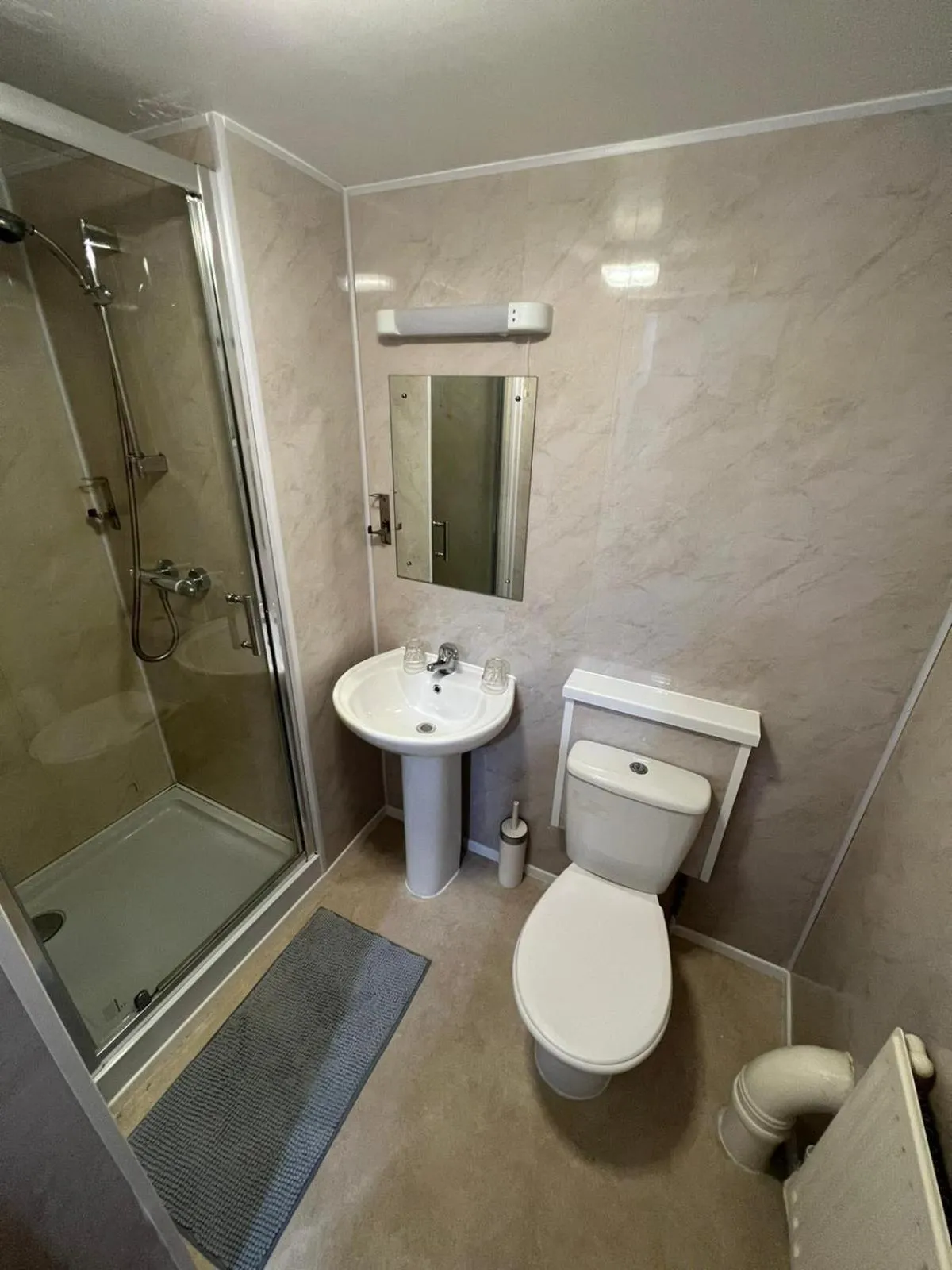 Bathroom in Bonair Hotel