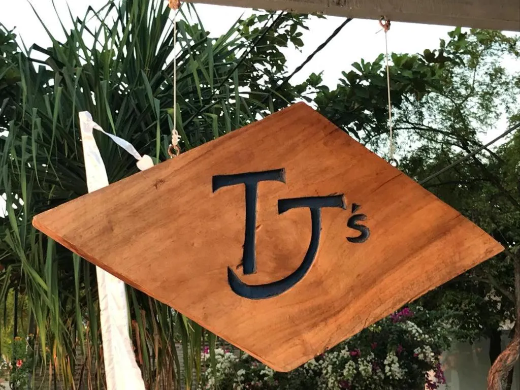 Juliantos by the sea