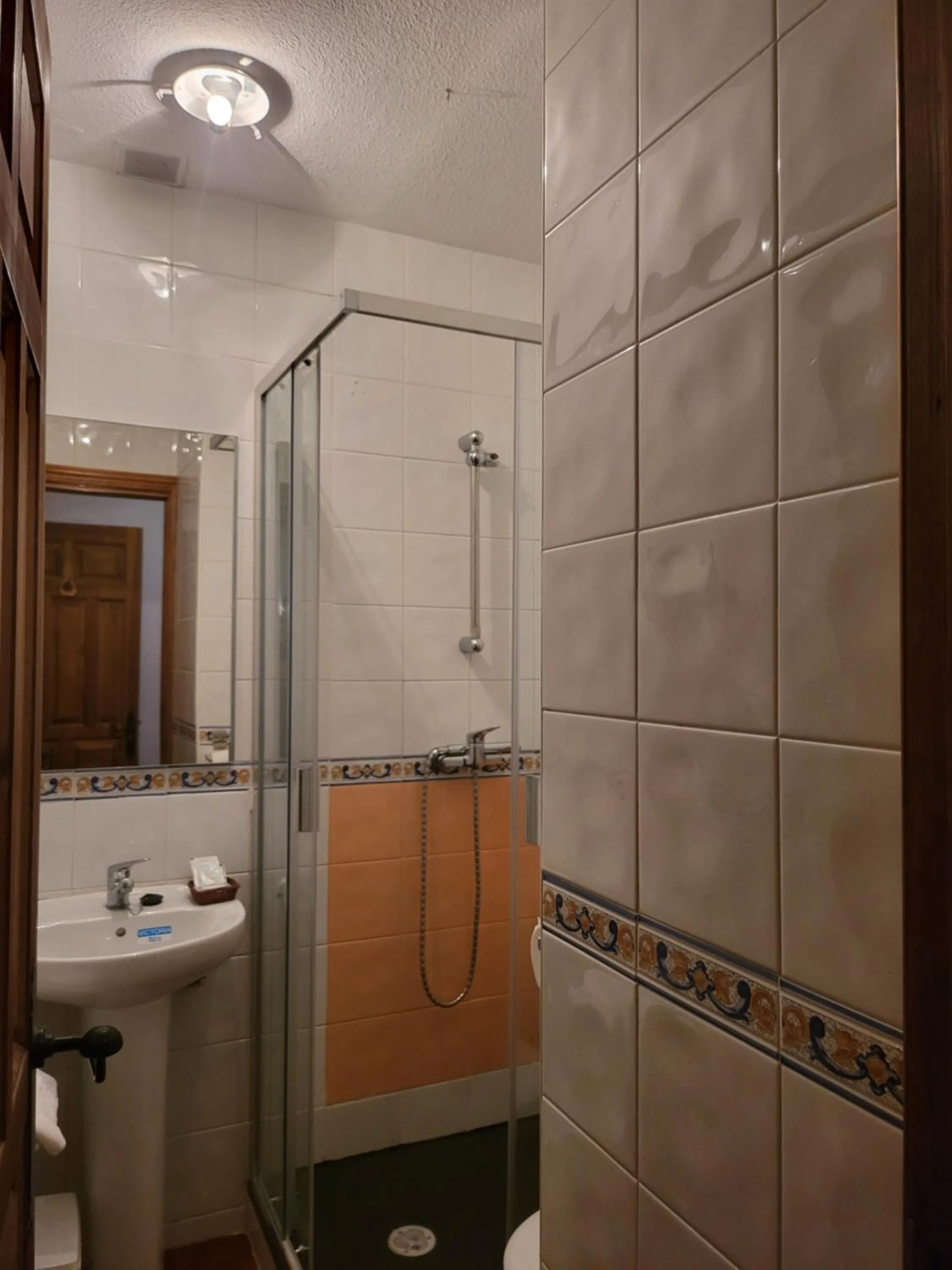 Bathroom in Hotel rural LA CASONA DE TAMAYA