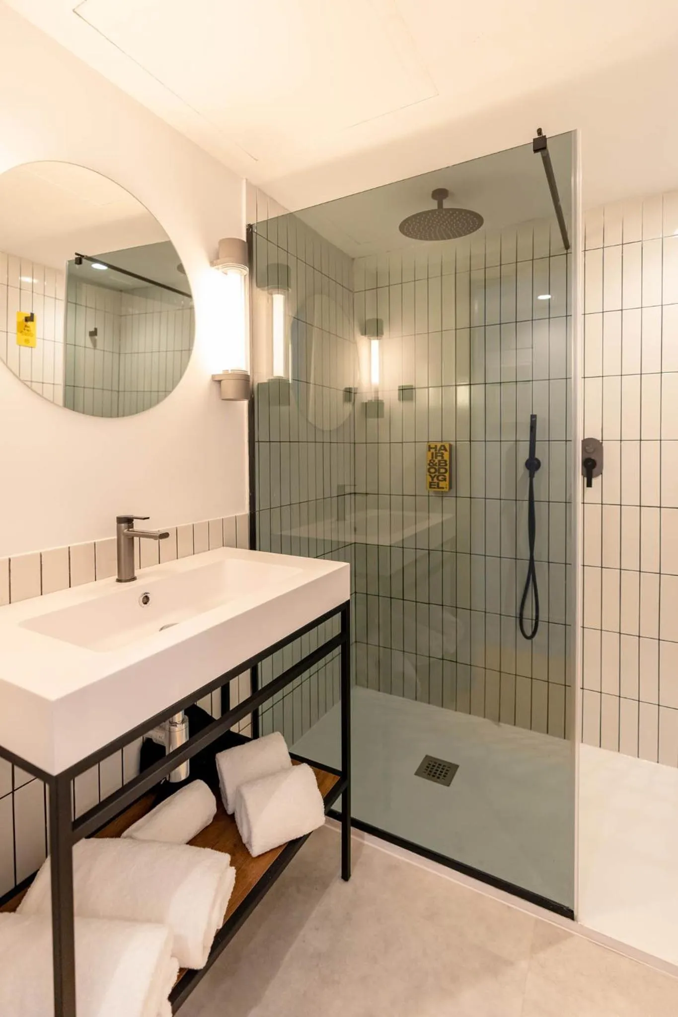 Shower in Ryans Lolas - Adults Only