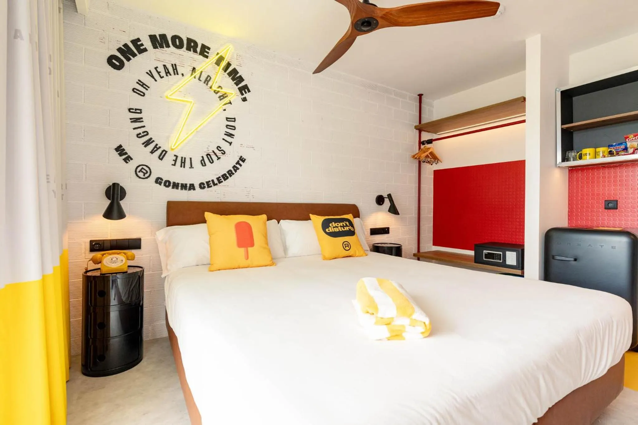 Photo of the whole room, Bed in Ryans Lolas - Adults Only