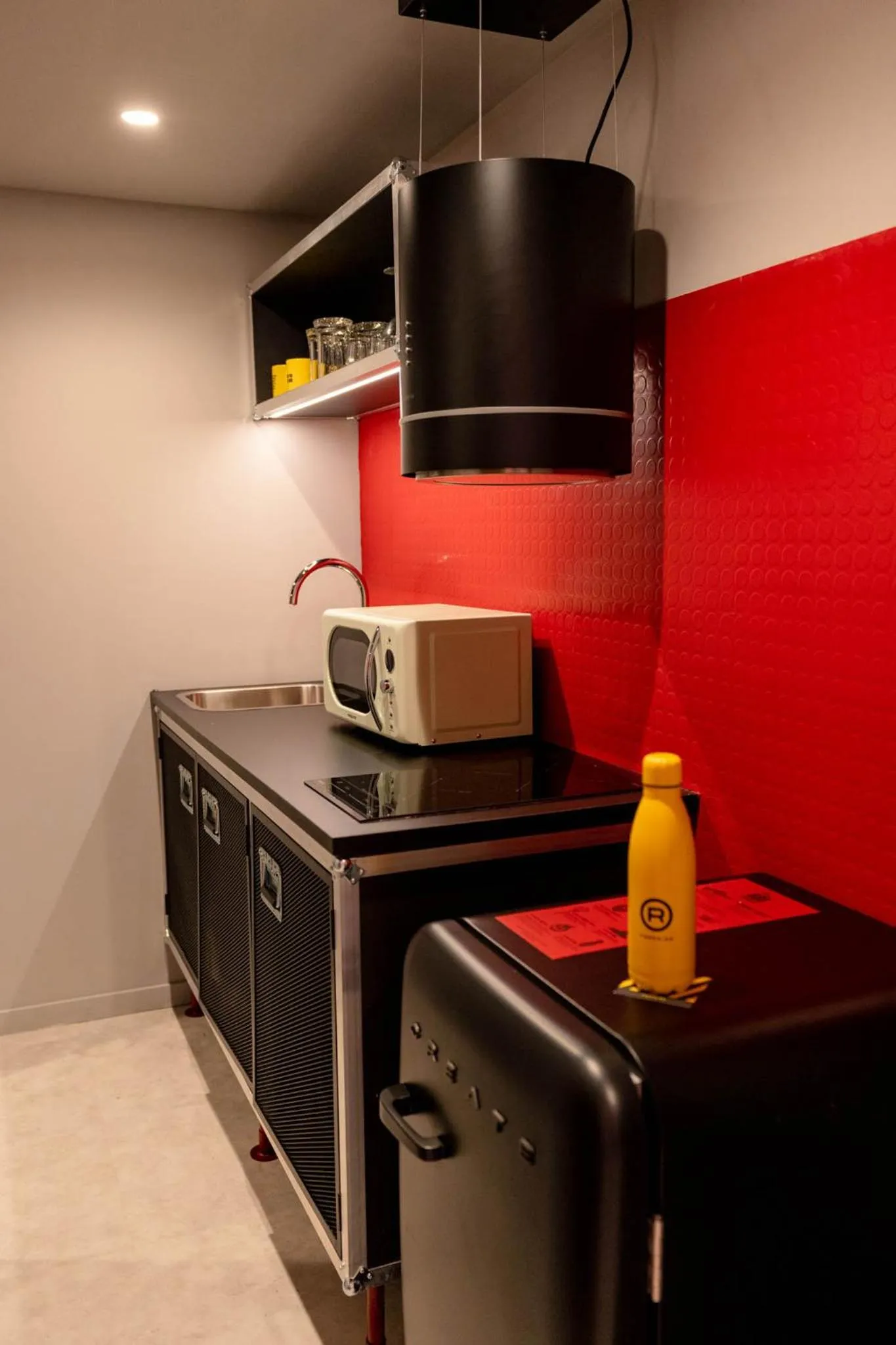 microwave in Ryans Lolas - Adults Only