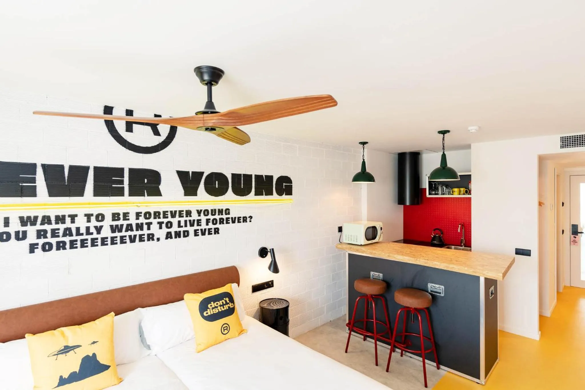 Bed in Ryans Lolas - Adults Only