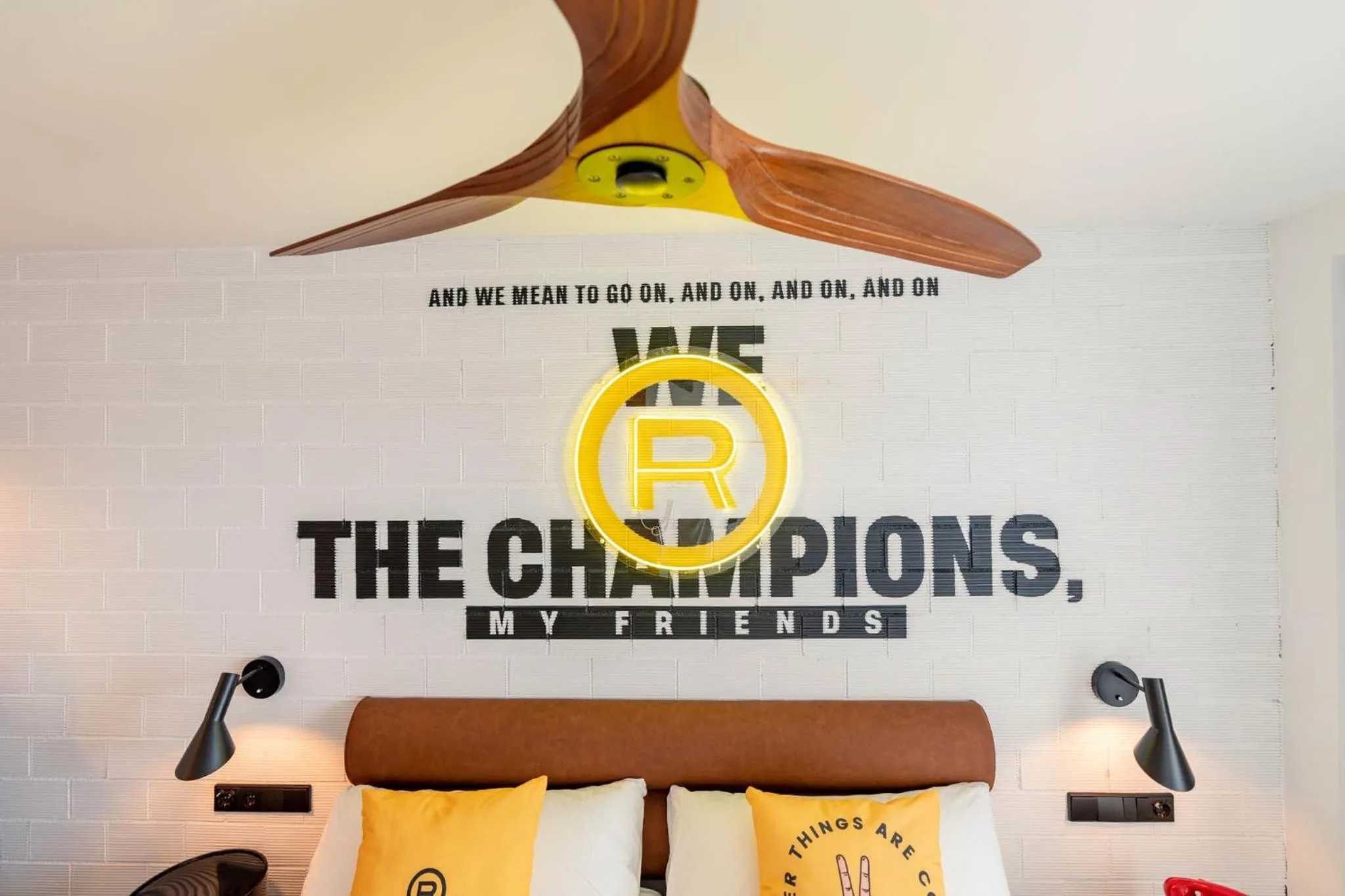 Bed in Ryans Lolas - Adults Only