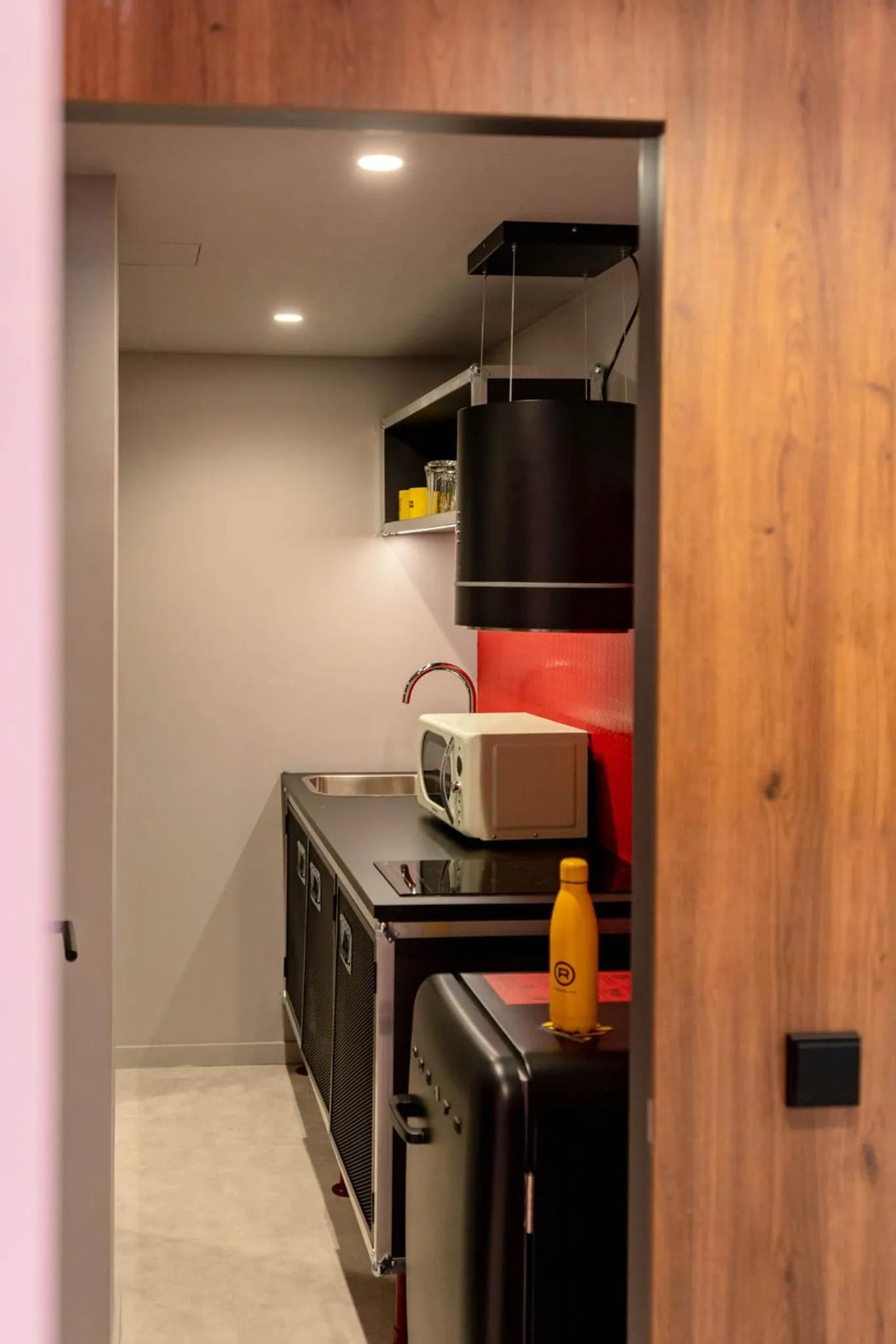 microwave in Ryans Lolas - Adults Only