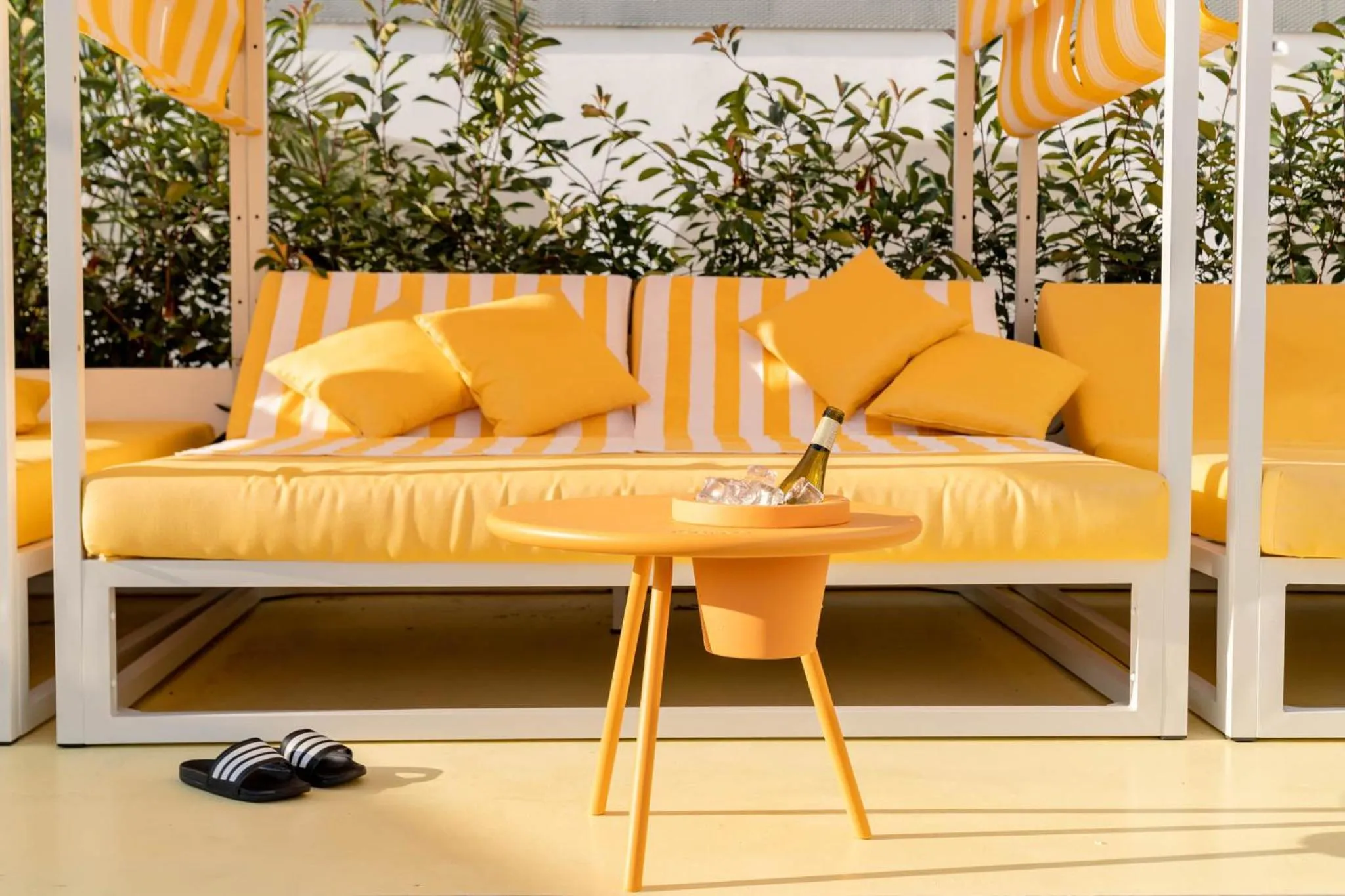 sunbed in Ryans Lolas - Adults Only