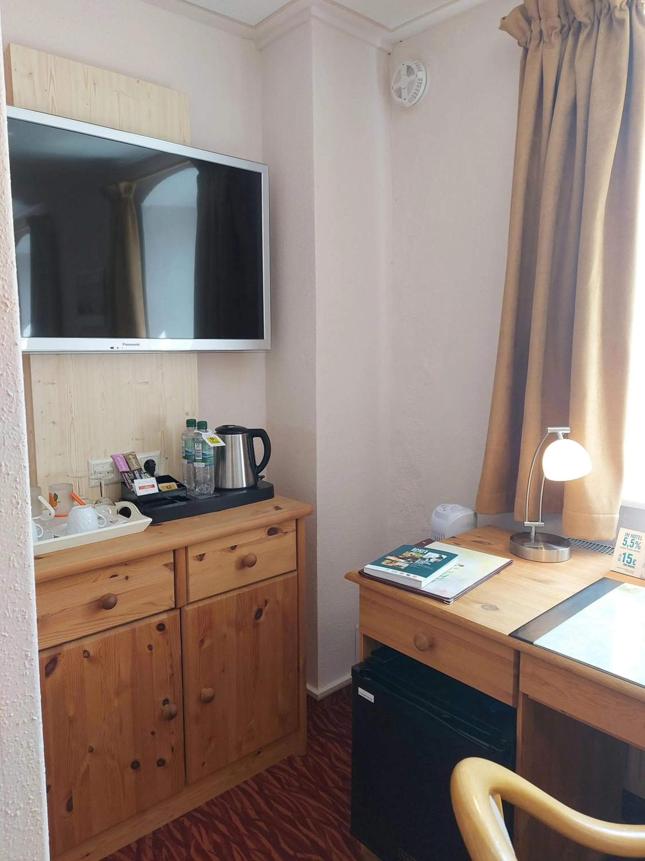 TV and multimedia in Logis L Auberge Gutshof